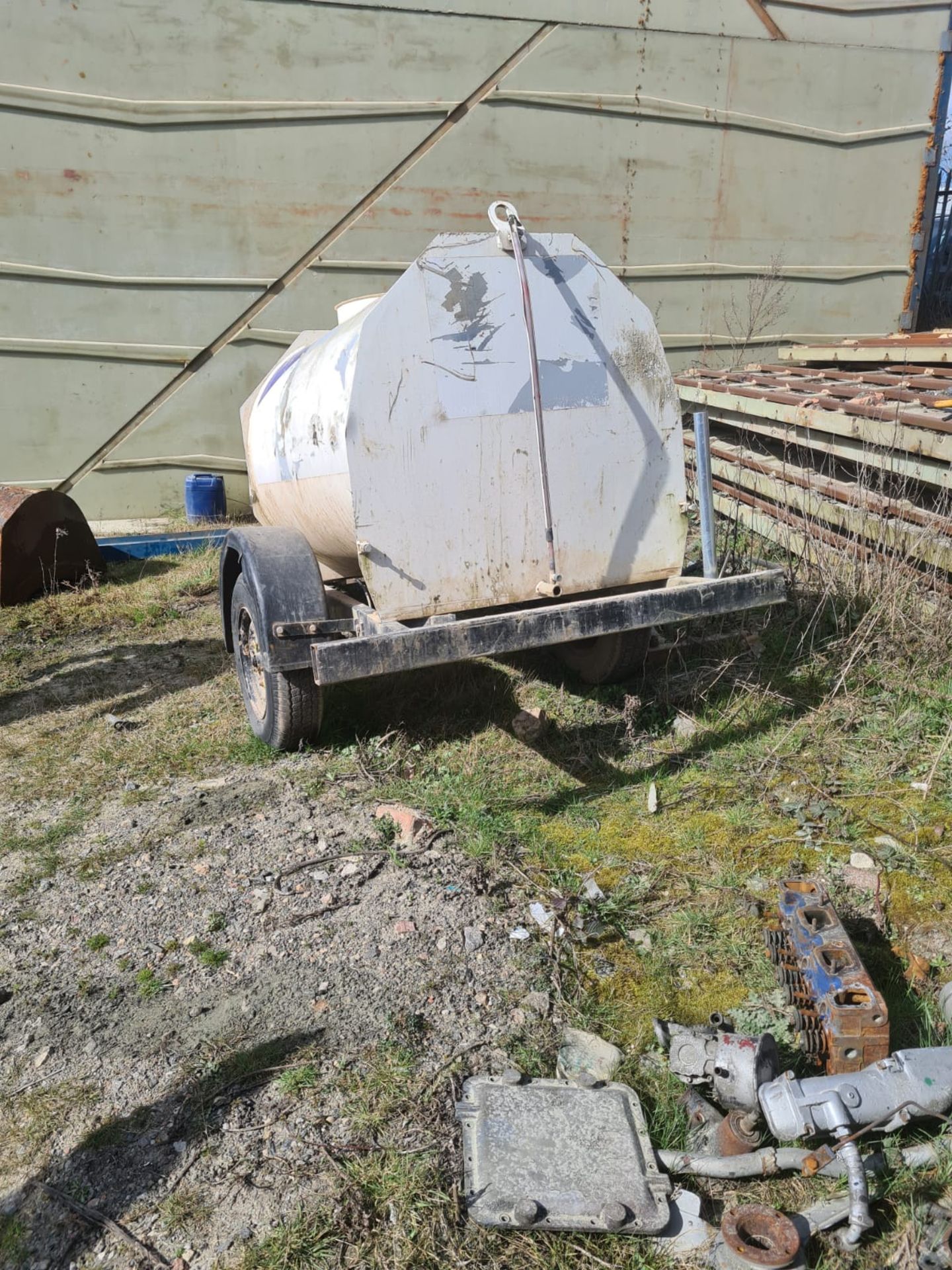 1000 LITRE GALVANISED WATER BOWSER WITH SPRINGS AND BRAKES TRAILER *PLUS VAT* - Image 2 of 4