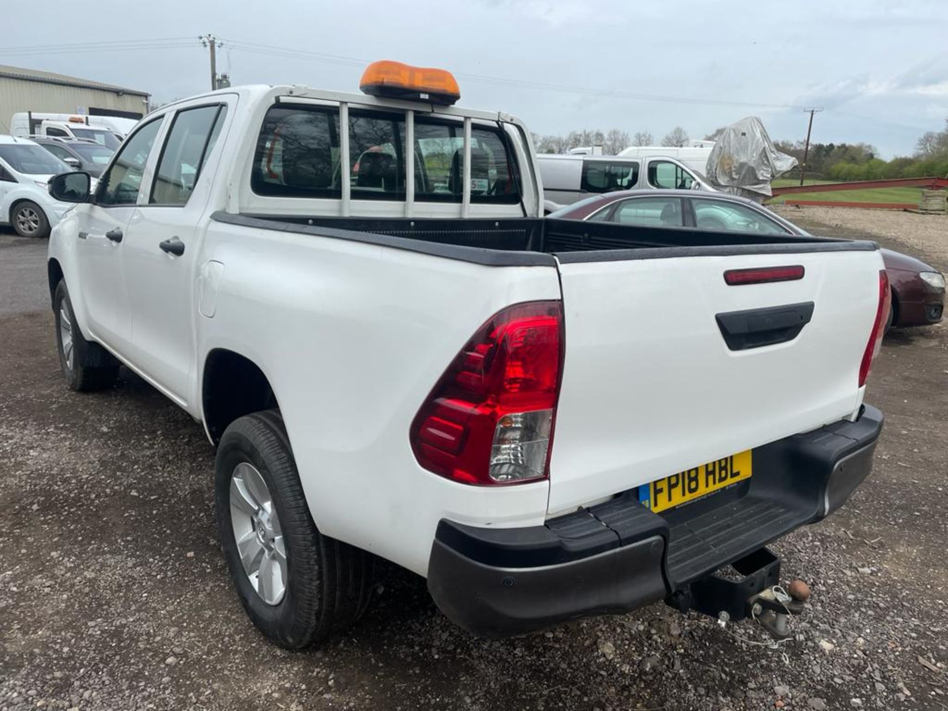 2018/18 REG TOYOTA HILUX ACTIVE D-4D 4WD DCB 2.4 DIESEL WHITE 4X4, SHOWING 1 FORMER KEEPER *PLUS VAT - Image 5 of 13
