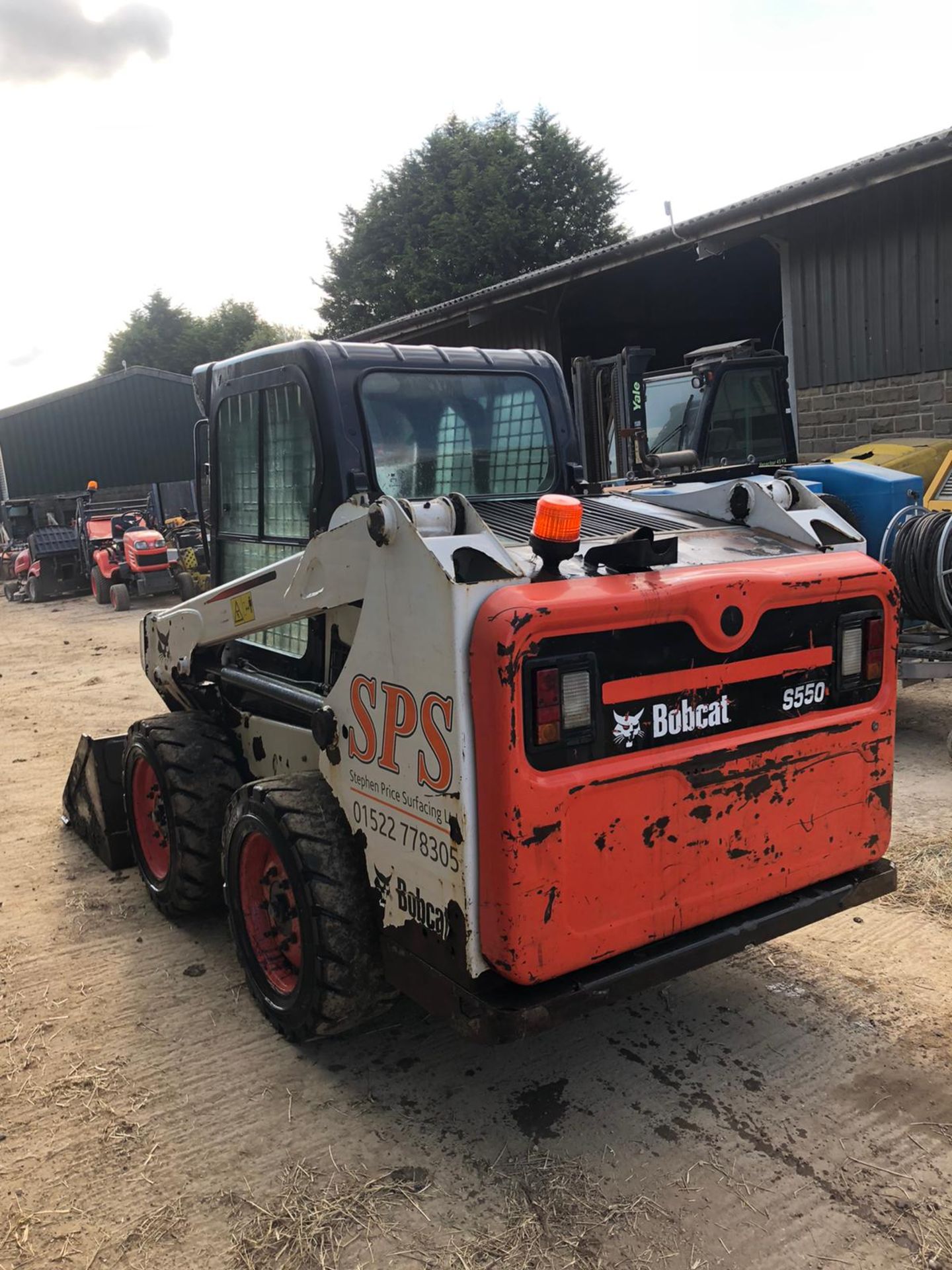 2014 BOBCAT S550 SKIDSTEER, C/W BUCKET, HIGH FLOW HYDRAULIC, RUNS, DRIVES AND DIGS *PLUS VAT* - Image 3 of 6