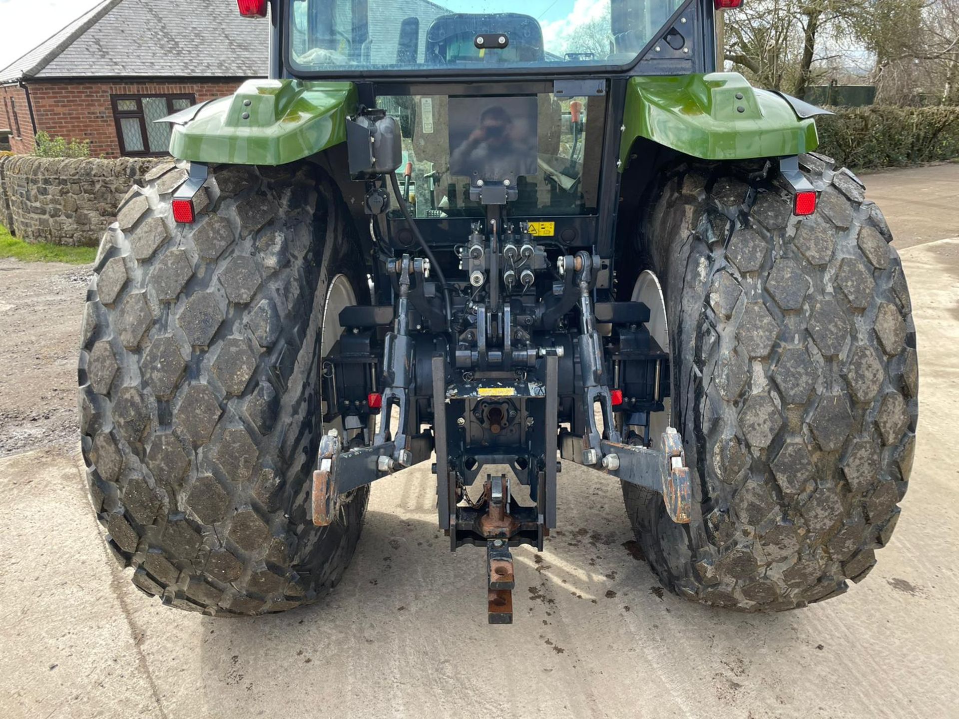 2014 ISEKI TJA8080 TRACTOR, FULLY GLASS CAB, GRASS TYRES,86HP, FRONT WEIGHTS *PLUS VAT - Image 6 of 11