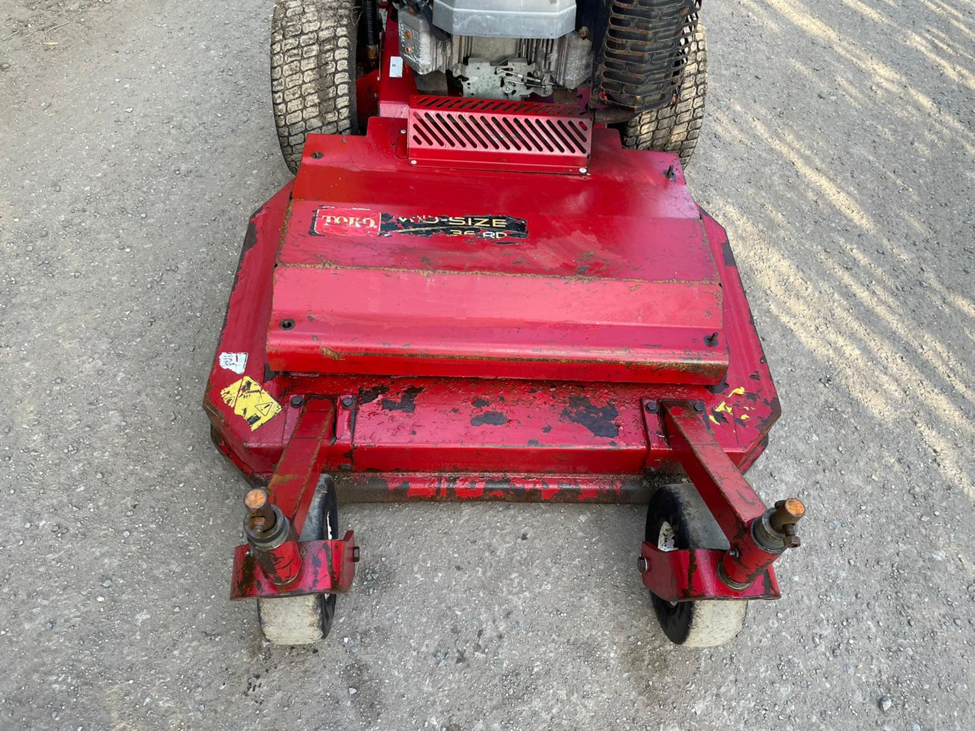 TORO MIS-SIZE 36RD PEDESTRIAN MOWER, RUNS DRIVES AND CUTS, SELF PROPELLED *NO VAT* - Image 6 of 6