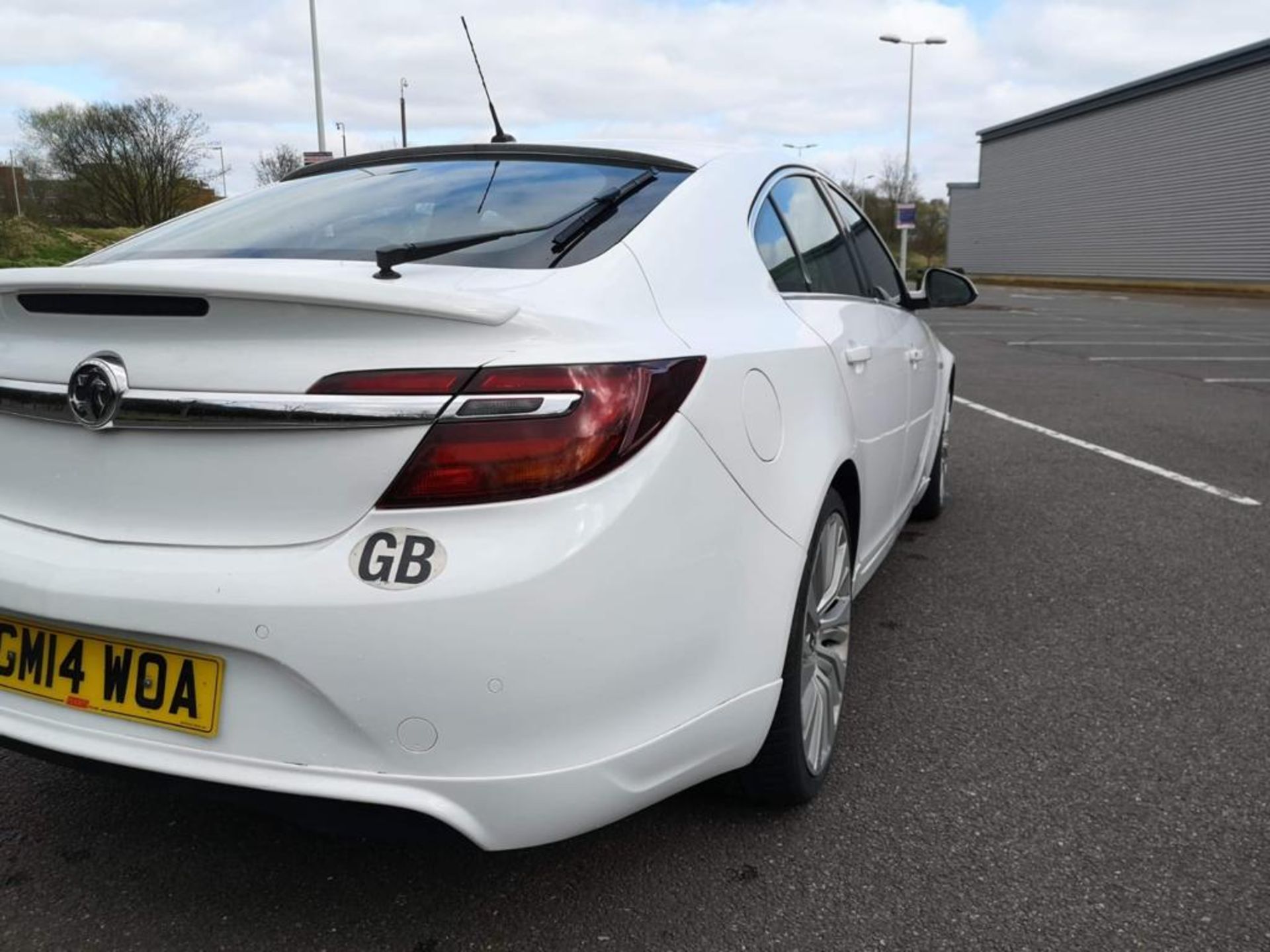 2014 VAUXHALL INSIGNIA ELITE CDTI ECOFLEX SS, WHITE 5 DOOR HATCHBACK, 2.0 DIESEL ENGINE *NO VAT* - Image 3 of 10