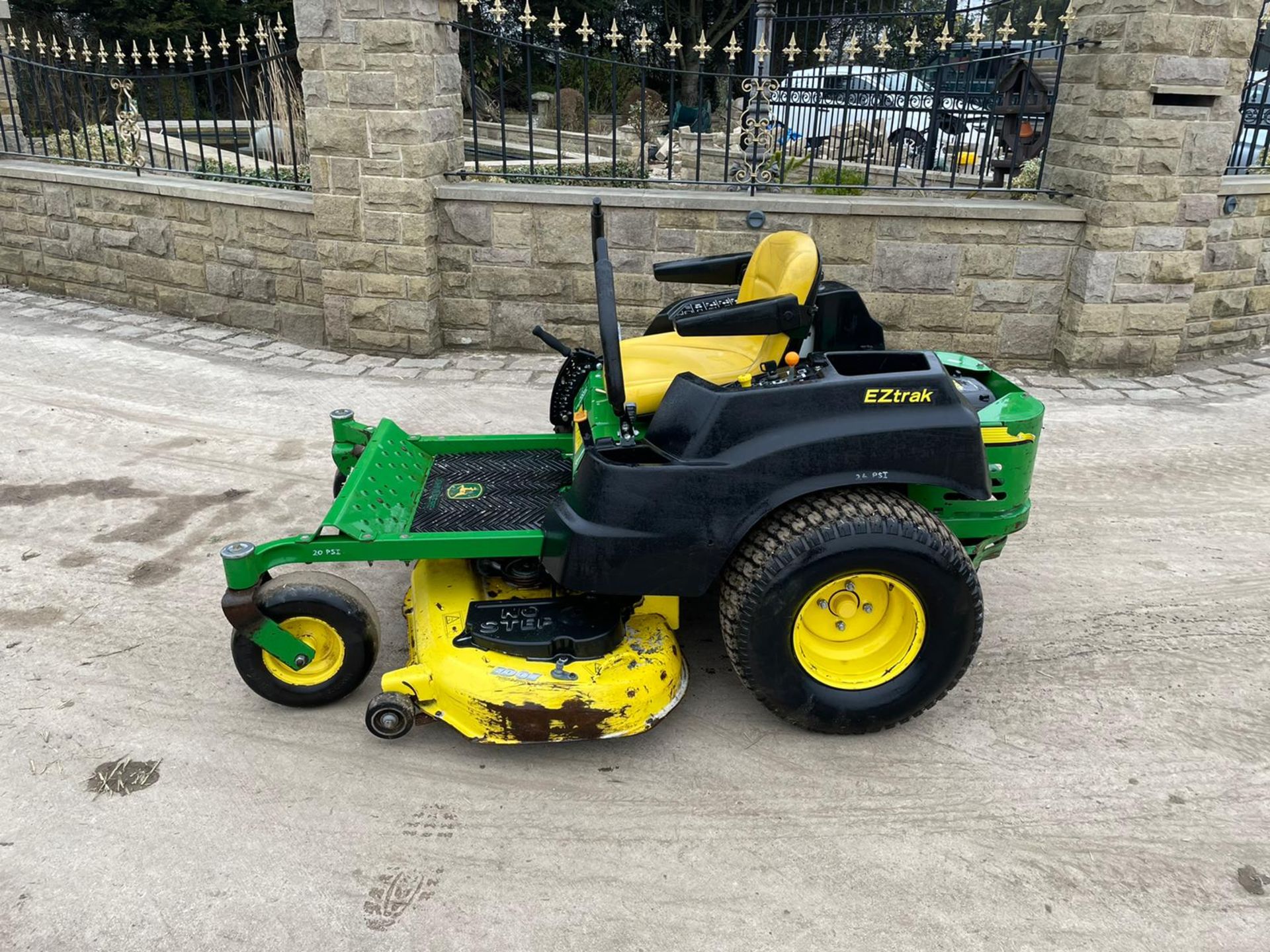 2014 JOHN DEERE Z425 ZERO TURN MOWER, RUNS, DRIVES AND CUTS *PLUS VAT* - Image 3 of 5