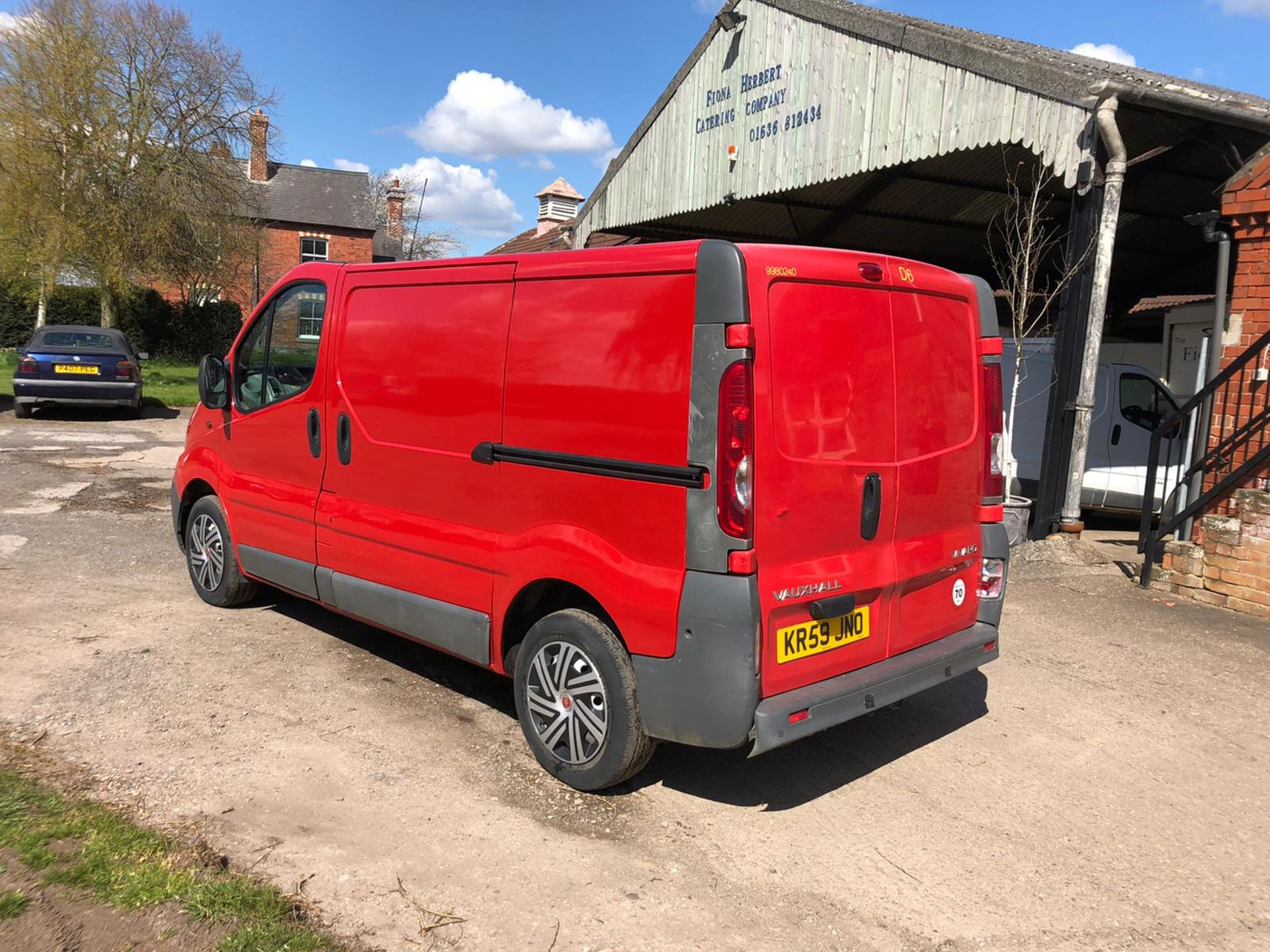 2009 VAUXHALL VIVARO 2700 CDTI SWB, 2.0 DIESEL ENGINE, SHOWING 0 PREVIOUS KEEPERS *PLUS VAT* - Image 2 of 17