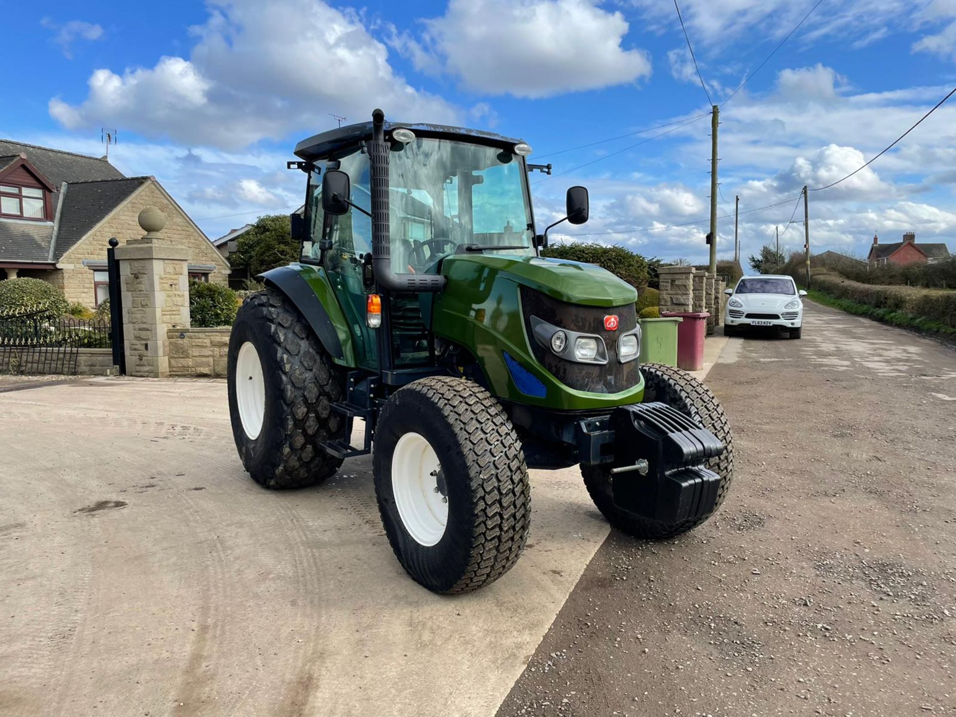 2014 ISEKI TJA8080 TRACTOR, FULLY GLASS CAB, GRASS TYRES,86HP, FRONT WEIGHTS *PLUS VAT - Image 4 of 11