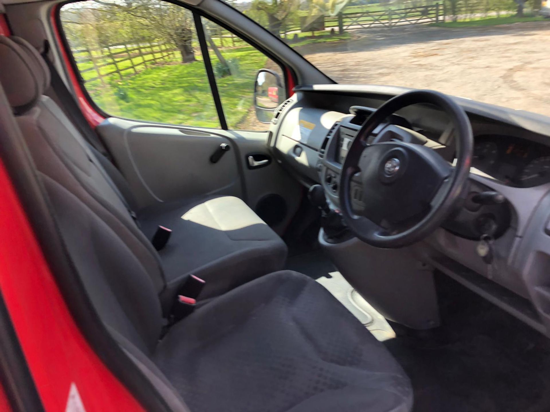 2009 VAUXHALL VIVARO 2700 CDTI SWB, 2.0 DIESEL ENGINE, SHOWING 0 PREVIOUS KEEPERS *PLUS VAT* - Image 9 of 17