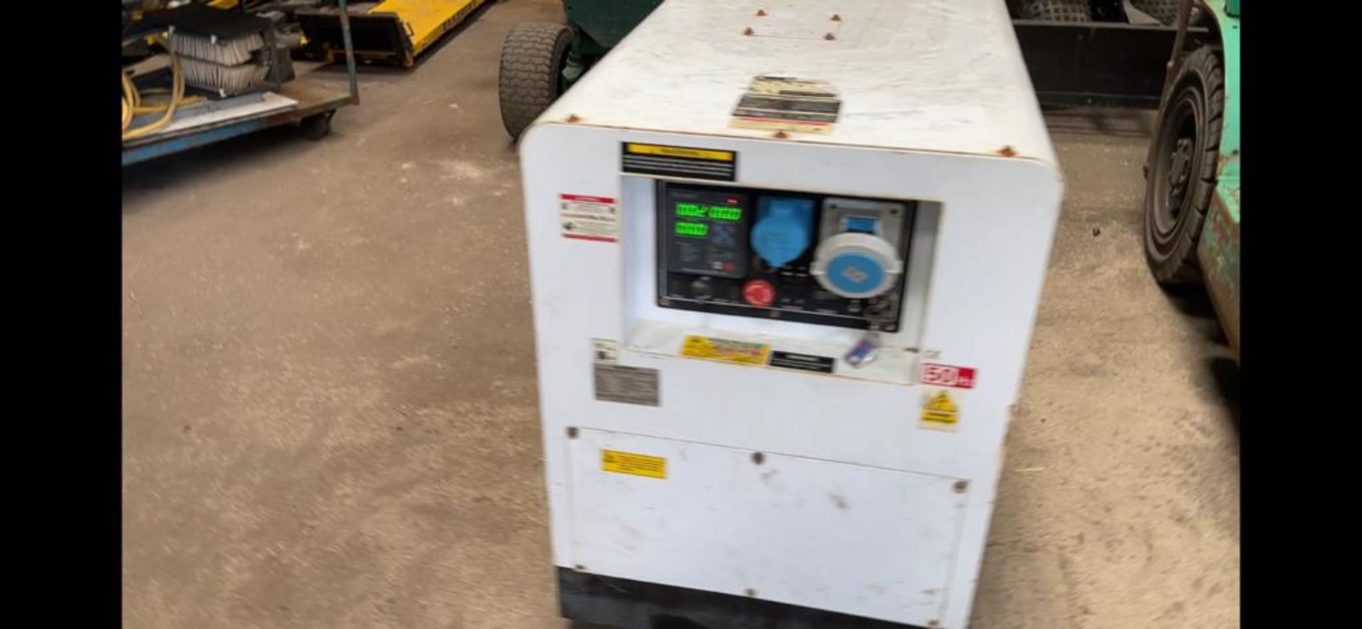 HYUNDAI DHY12500SE SILENT DIESEL GENERATOR 2018, STARTS ON THE KEY, RUNS NICE, NO SMOKE *PLUS VAT* - Image 3 of 5