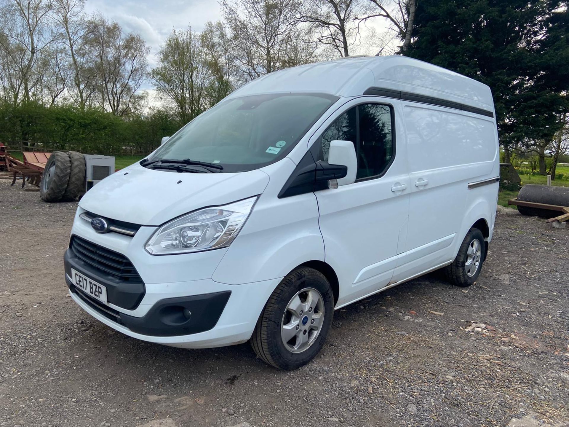 2017 FORD TRANSIT CUSTOM 310 LIMITED SPEC, L1H2 MODEL, 2.0 DIESEL ENGINE *PLUS VAT* - Image 4 of 11