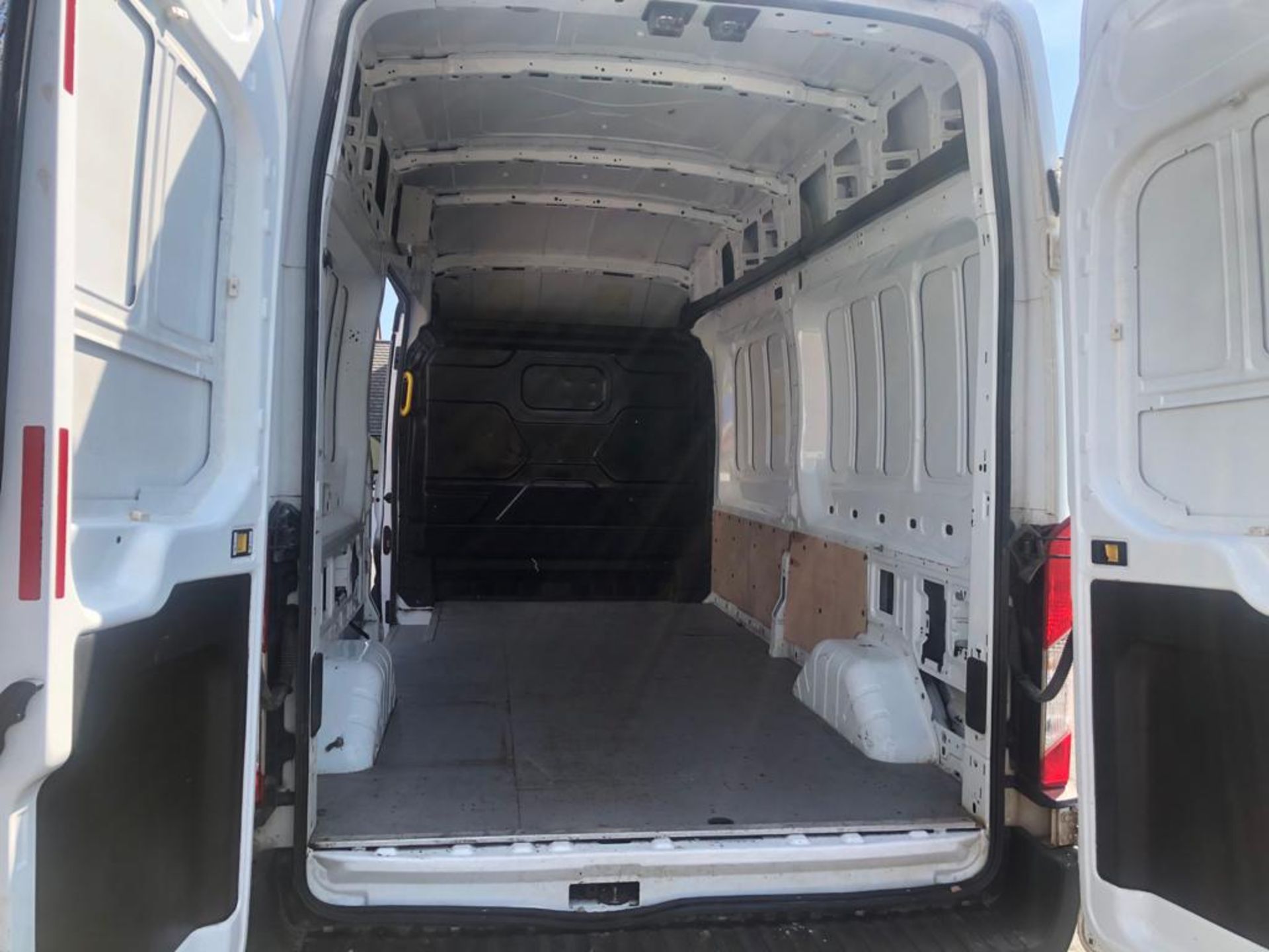 MT- 2014/64 REG FORD TRANSIT 350 TREND AIR CON 2.2 DIESEL WHITE PANEL VAN, REAL CLEAN, STRAIGHT - Image 12 of 22