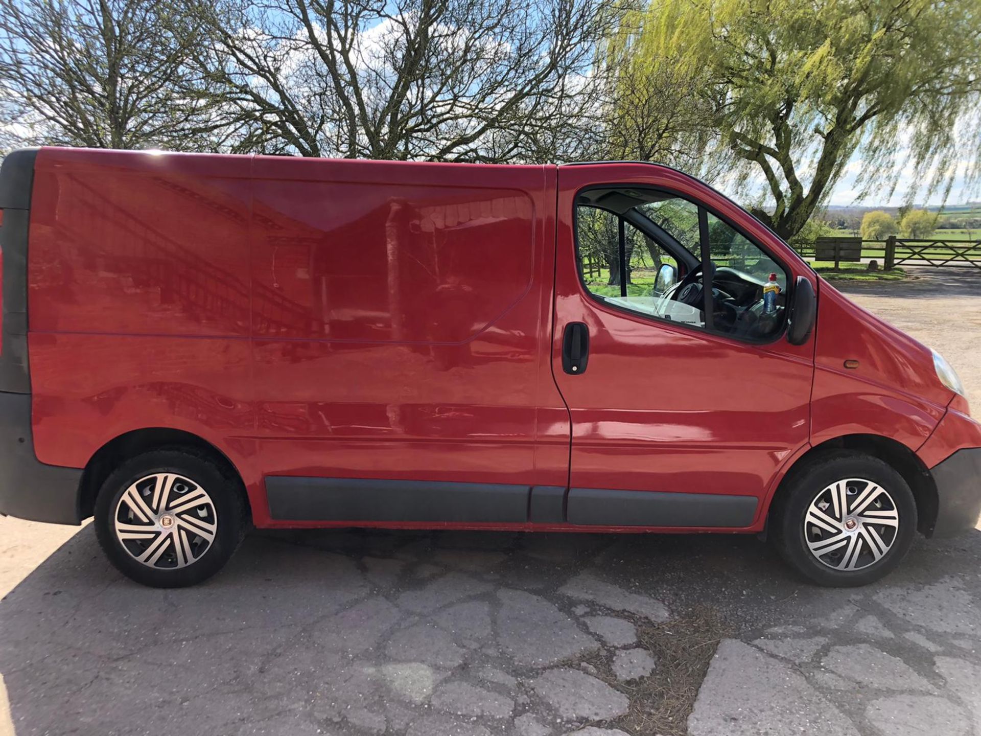 2009 VAUXHALL VIVARO 2700 CDTI SWB, 2.0 DIESEL ENGINE, SHOWING 0 PREVIOUS KEEPERS *PLUS VAT* - Image 5 of 17