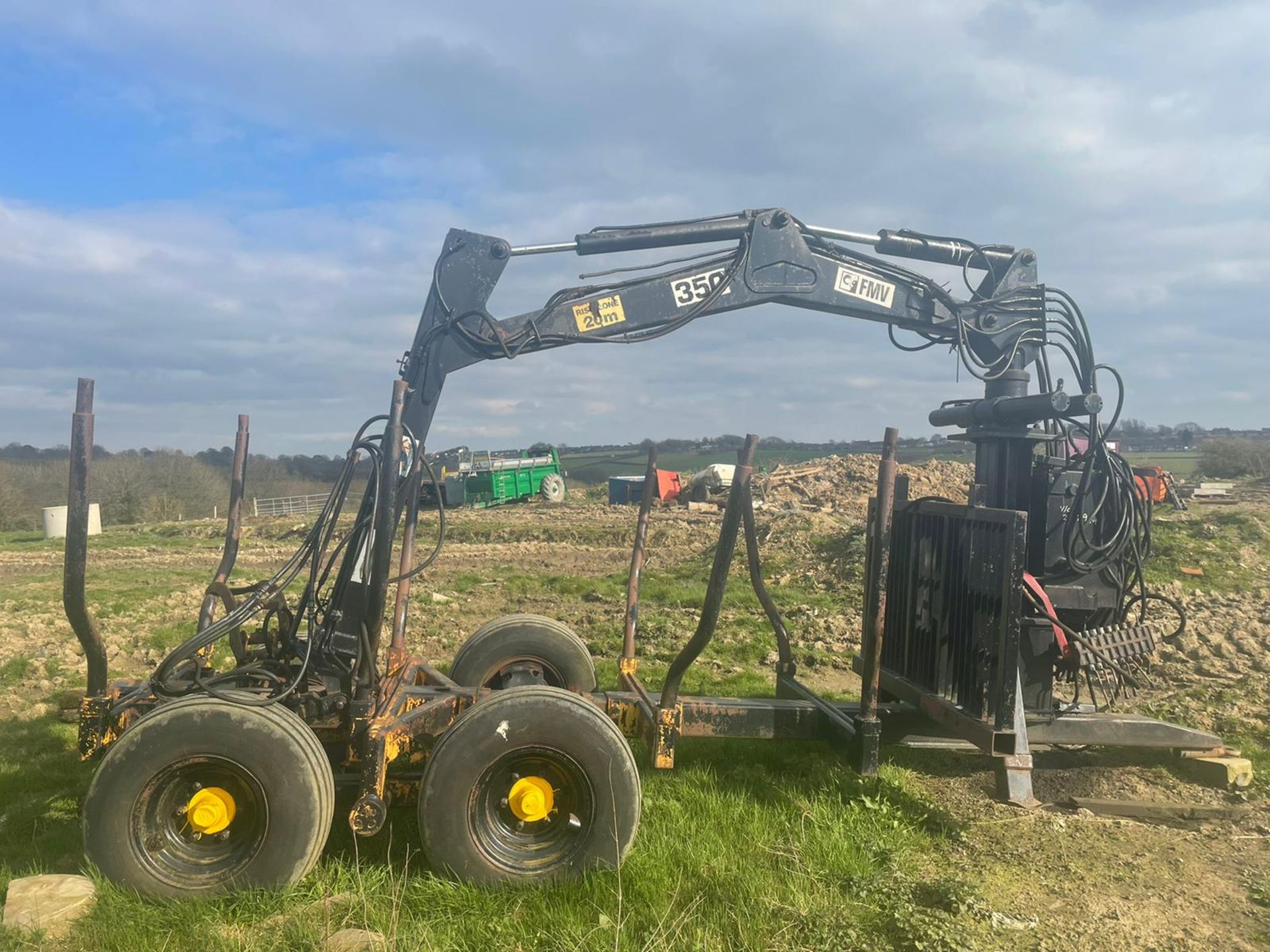 FMW TWIN AXLE LOG TRAILER, CABLE CONTROLLED, PTO DRIVEN *PLUS VAT* - Image 3 of 7