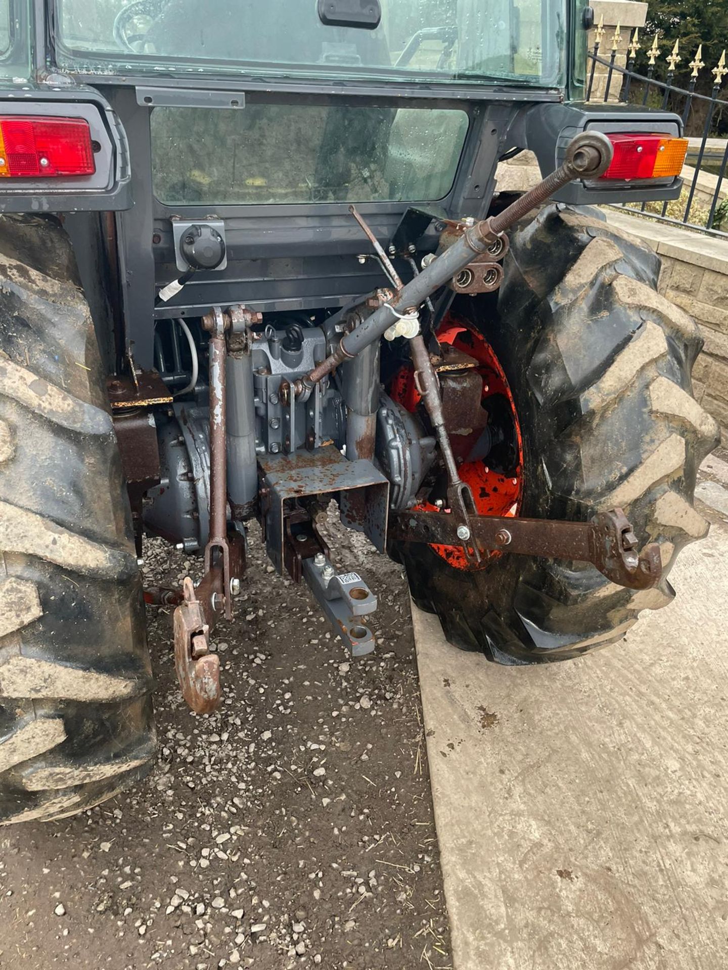 2013 KUBOTA L4240 TRACTOR, RUNS AND DRIVES, 3 POINT LINKAGE, FULLY GLASS CAB *PLUS VAT* - Image 10 of 10