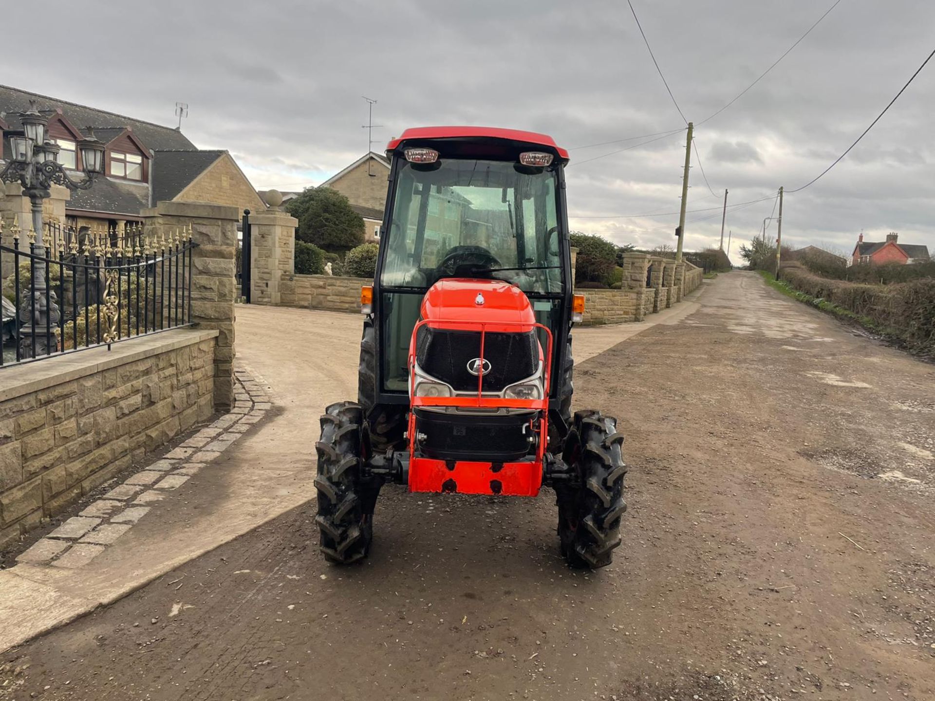 2013 KUBOTA L4240 TRACTOR, RUNS AND DRIVES, 3 POINT LINKAGE, FULLY GLASS CAB *PLUS VAT* - Image 3 of 10