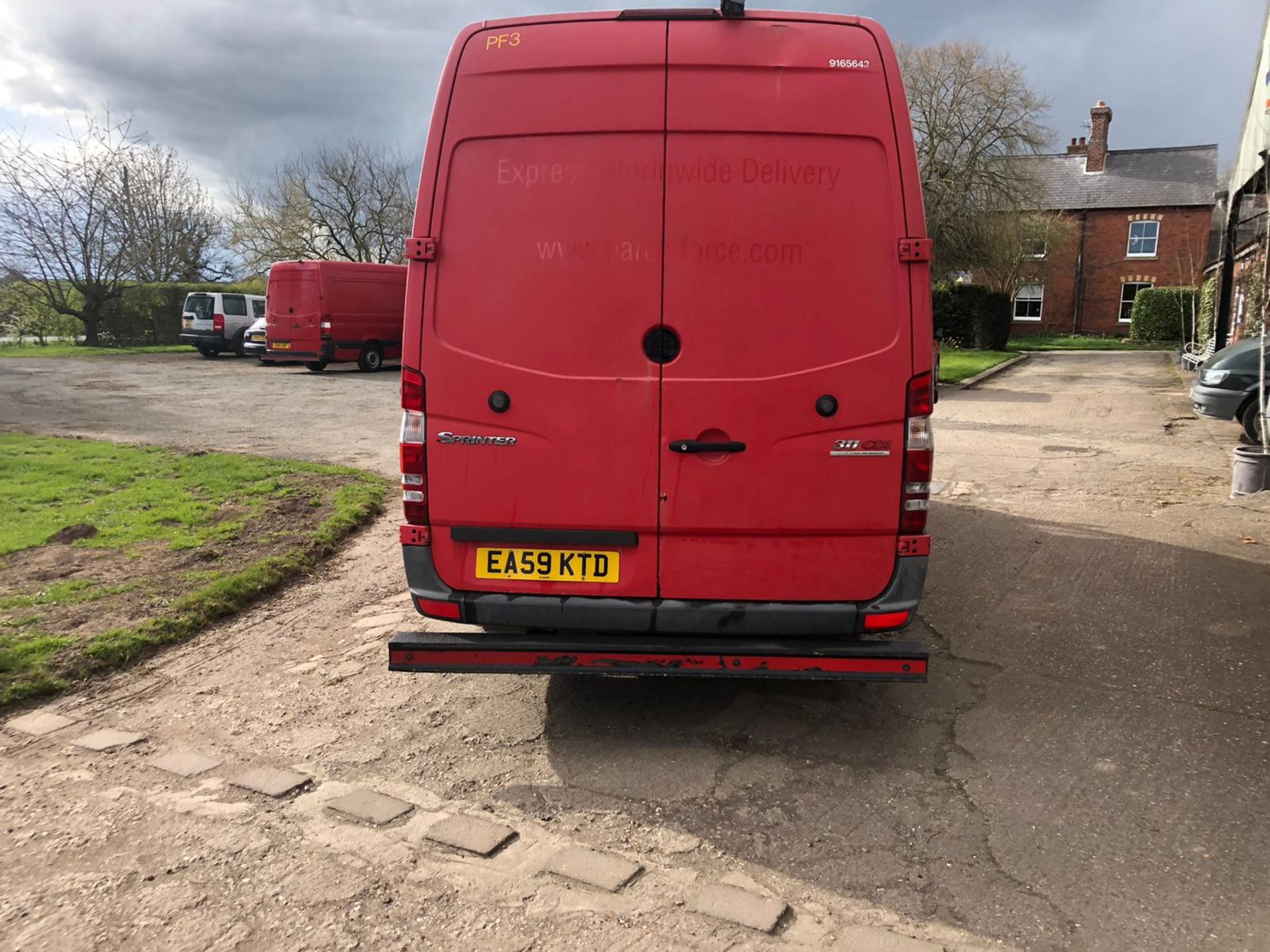 2009 MERCEDES SPRINTER 311 CDI LWB, RED PANEL VAN, SHOWING 0 PREVIOUS KEEPERS *PLUS VAT* - Image 4 of 11