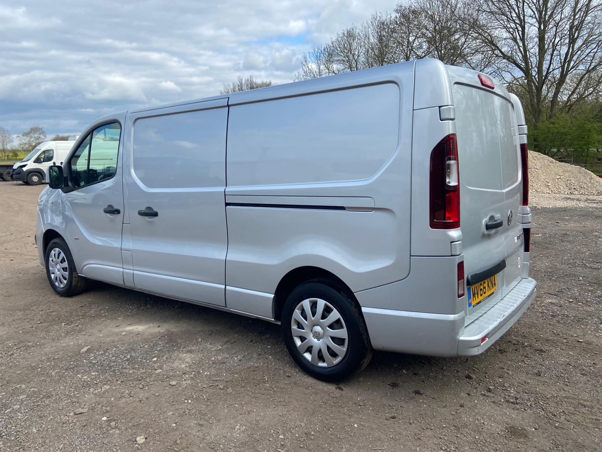 2016 VAUXHALL VIVARO 2900 SPORTIVE BT CDTI ECO SS LWB, 1.6 DIESEL ENGINE, 73,835 MILES*PLUS VAT* - Image 5 of 11