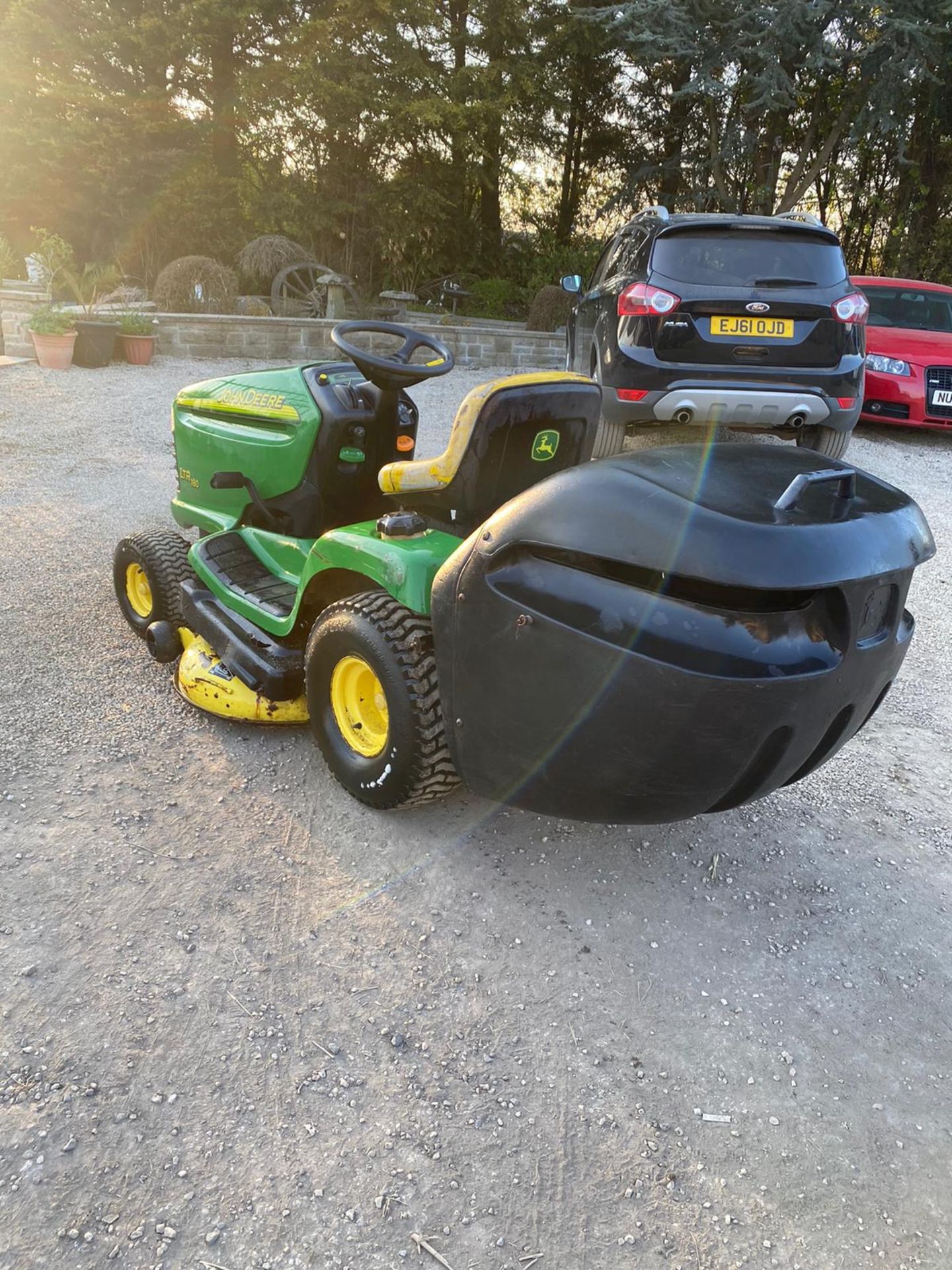 JOHN DEERE LTR 180, RUNS DRIVES AND CUTS, V-TWIN ENGINE *NO VAT* - Image 2 of 6