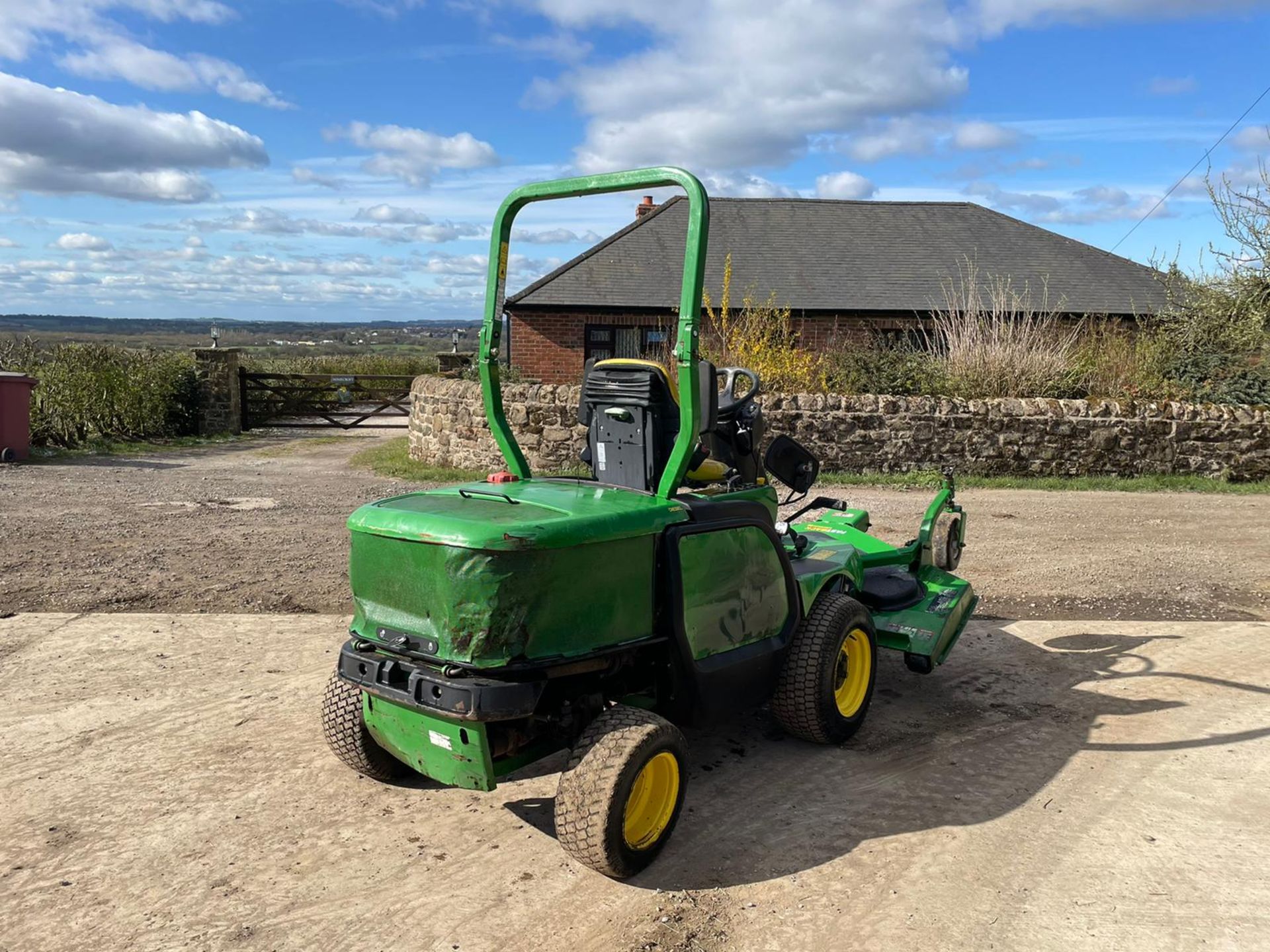 JOHN DEERE 1445 RIDE ON MOWER, RUNS DRIVES AND CUTS *NO VAT* - Image 6 of 9