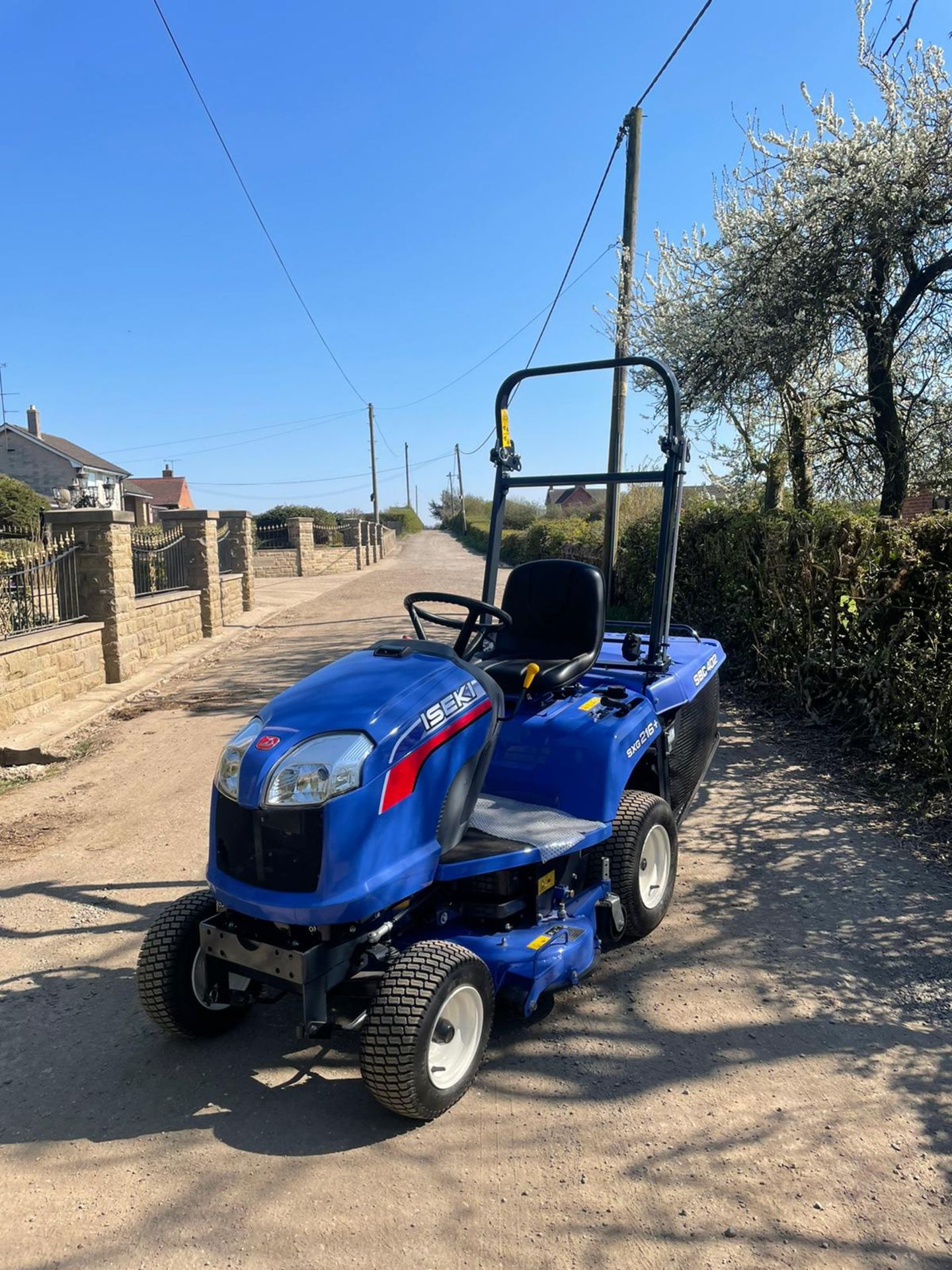 NEW/UNUSED ISEKI SXG216+ RIDE ON LAWN MOWER *PLUS VAT* - Image 2 of 14