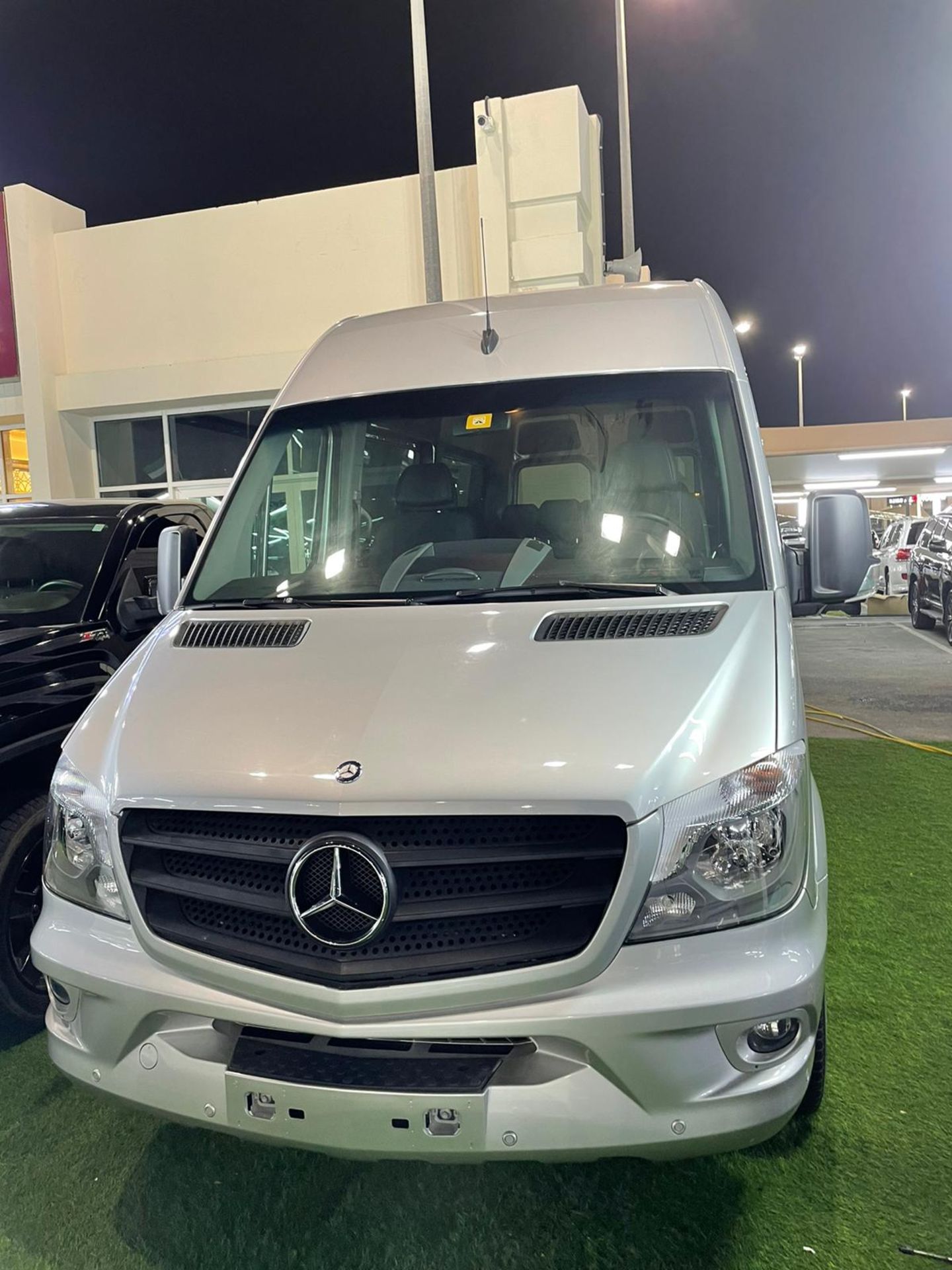 2016 Mercedes 324 sprinter luxury - 11,000km only electric doors - with nova or can sell vat free. - Image 2 of 11