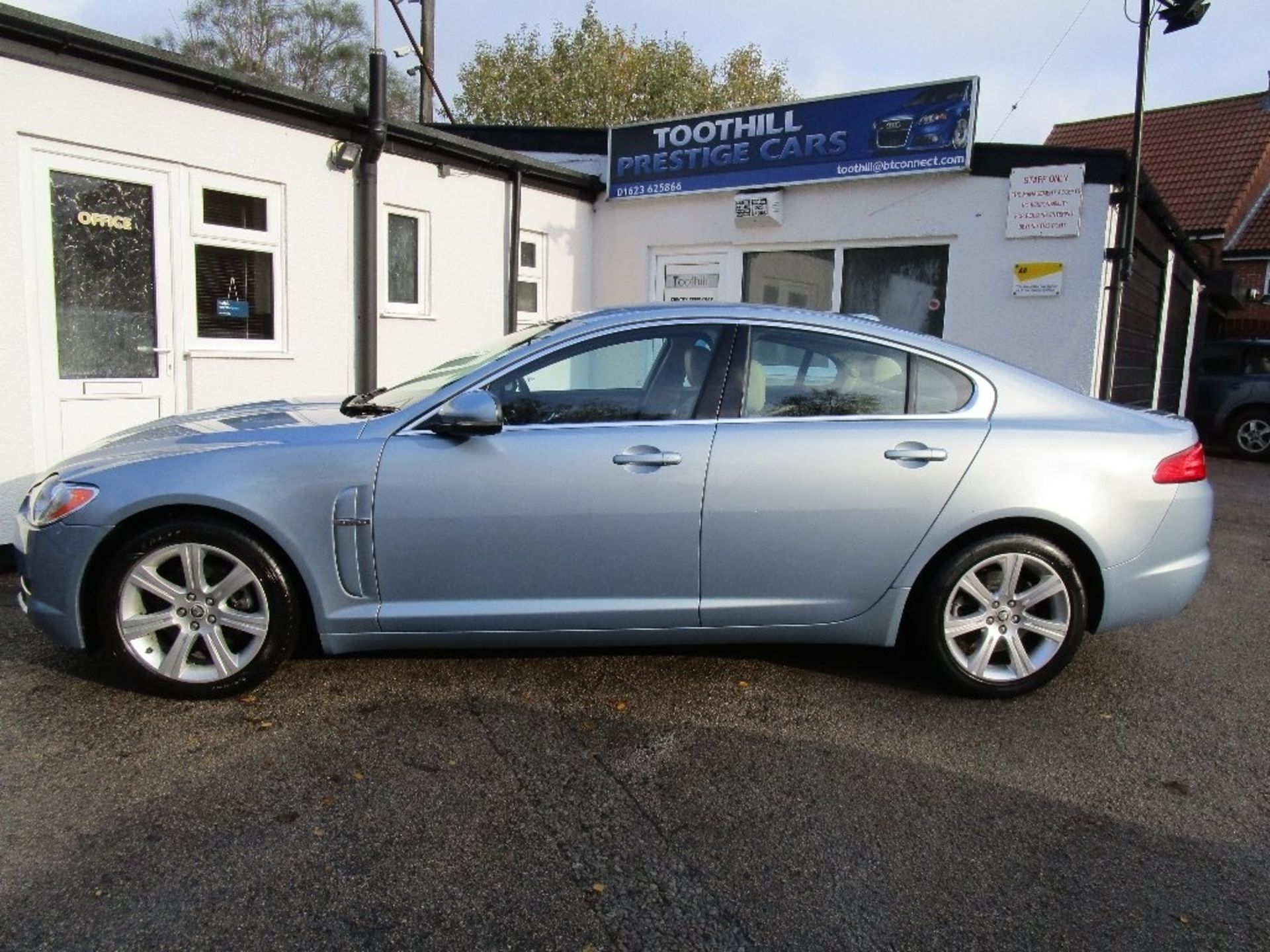 2010 (10) JAGUAR XF LUXURY V6 4 DOOR SALOON, 3.0 PETROL ENGINE, 68.900 MILES *NO VAT* - Image 5 of 15