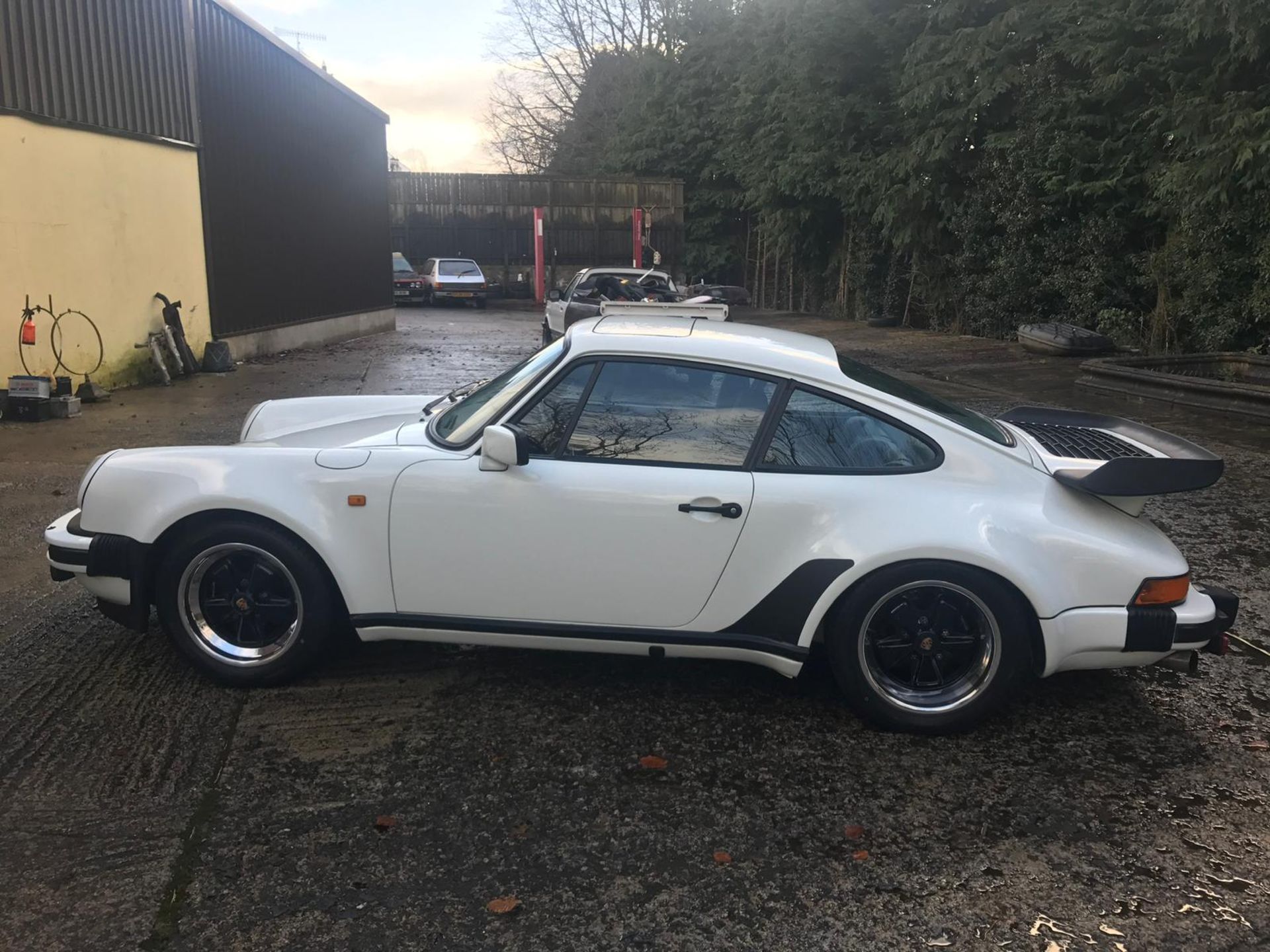 1982 WHITE PORSCHE 930 TURBO, 4SP MANUAL GEARBOX, FULL RESTORATION/REBUILD - SEE VIDEOS - Image 4 of 10