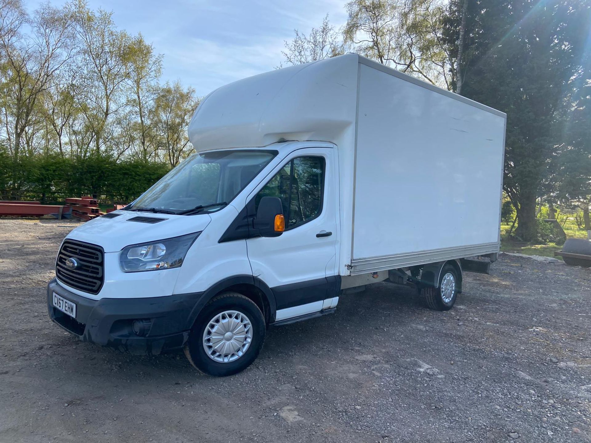 2017/67 REG FORD TRANSIT 350 2.0 DIESEL WHITE LUTON VAN, SHOWING 0 FORMER KEEPERS, 30,000 MILES - Image 3 of 10