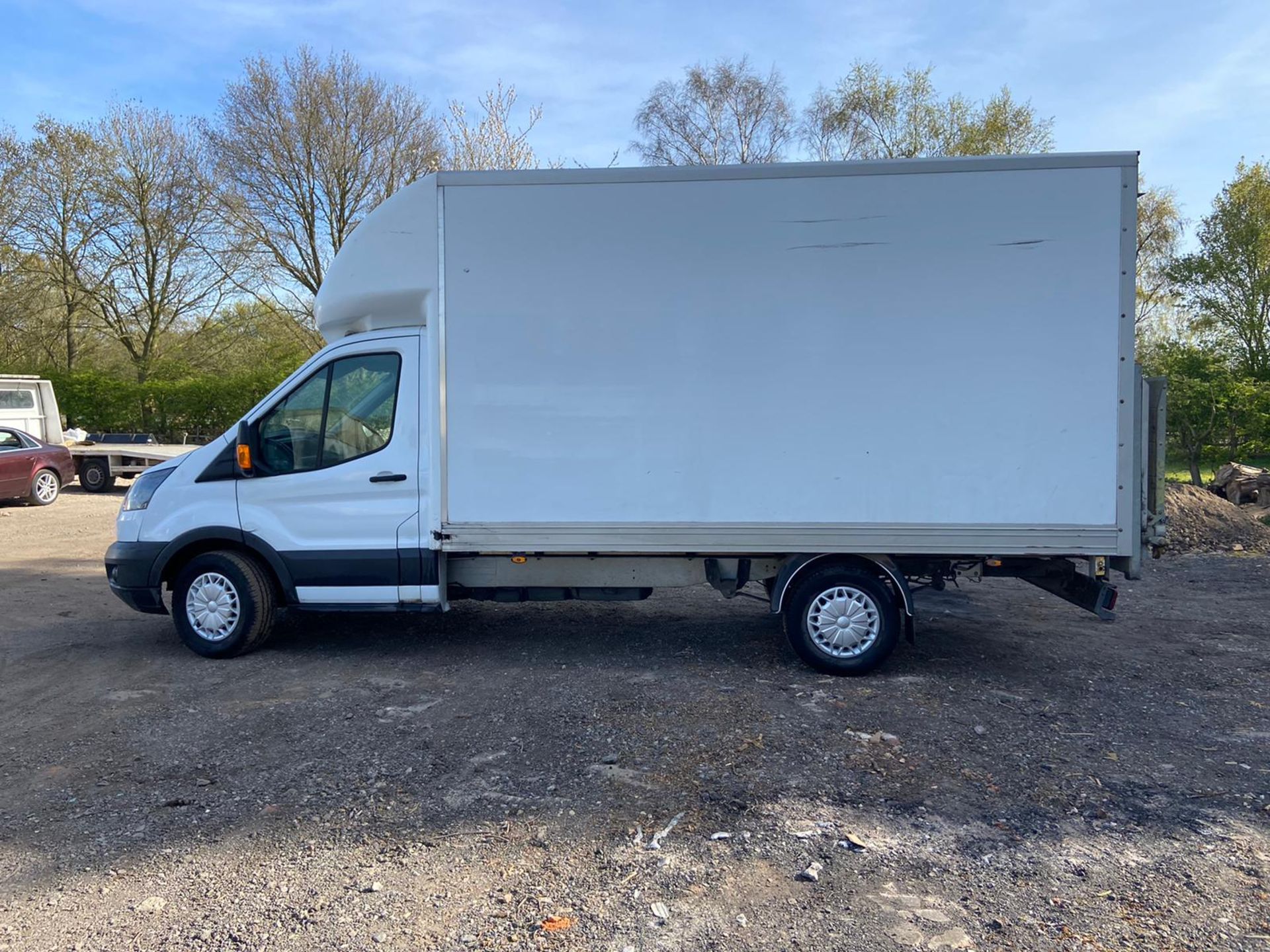 2017/67 REG FORD TRANSIT 350 2.0 DIESEL WHITE LUTON VAN, SHOWING 0 FORMER KEEPERS, 30,000 MILES - Image 4 of 10