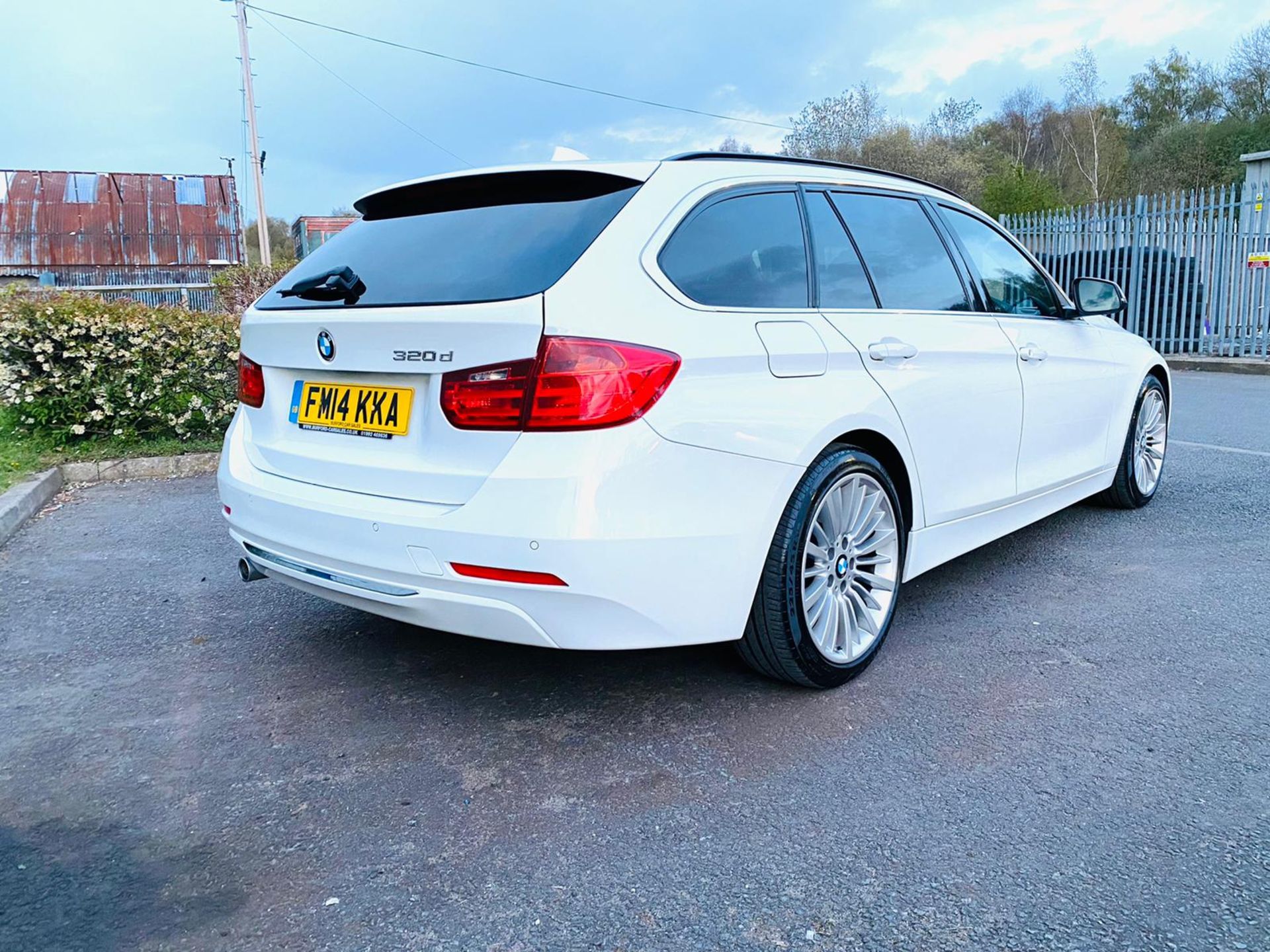 2014 BMW 320D LUXURY TOURING AUTO, 2.0 DIESEL ENGINE, SHOWING 3 PREVIOUS KEEPERS *NO VAT* - Image 3 of 11