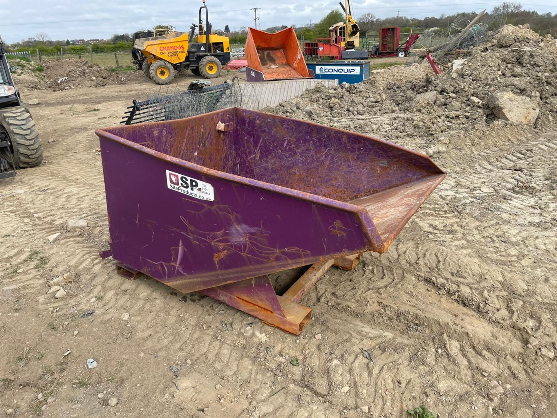 TIPPING SKIP, MADE 2018, SUITABLE FOR PALLET FORKS, RATED CAPACITY 2000KG *PLUS VAT* - Image 3 of 3