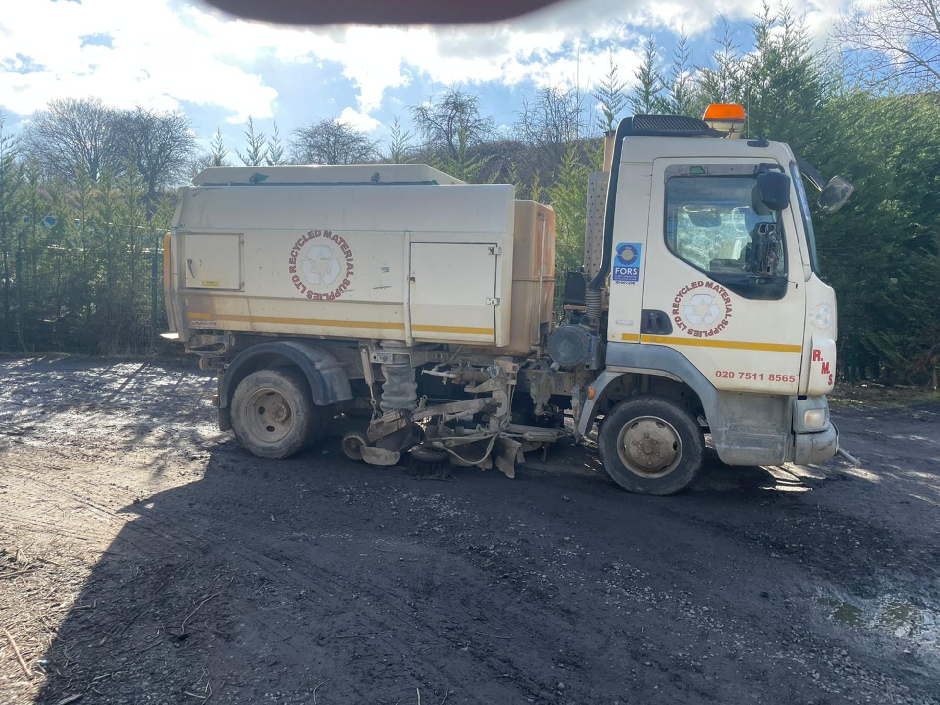 2010/10 REG DAF TRUCKS LF FA 45.160 SWEEPER 4.5 DIESEL WHITE SWEEPER, SHOWING 2 FORMER KEEPERS