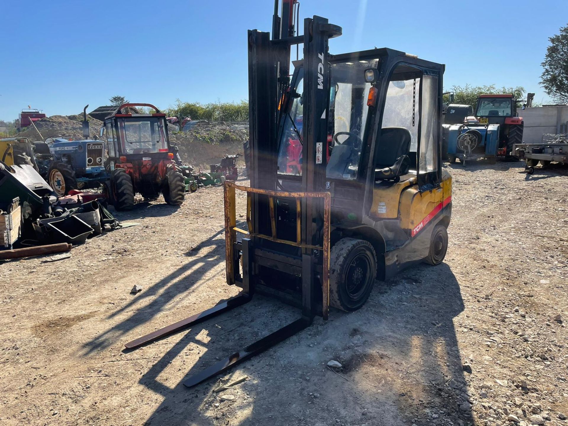 2007 TCM 25 FORKLIFT, RUNS DRIVES AND LIFTS, SHOWING 7300 HOURS, 2.5TON SPEC, SIDE SHIFT *PLUS VAT* - Image 5 of 11