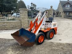 KOMATSU SKIDSTEER, RUNS DRIVES AND LIFTS, SHOWING 960 HOURS, DIESEL ENGINE *PLUS VAT*