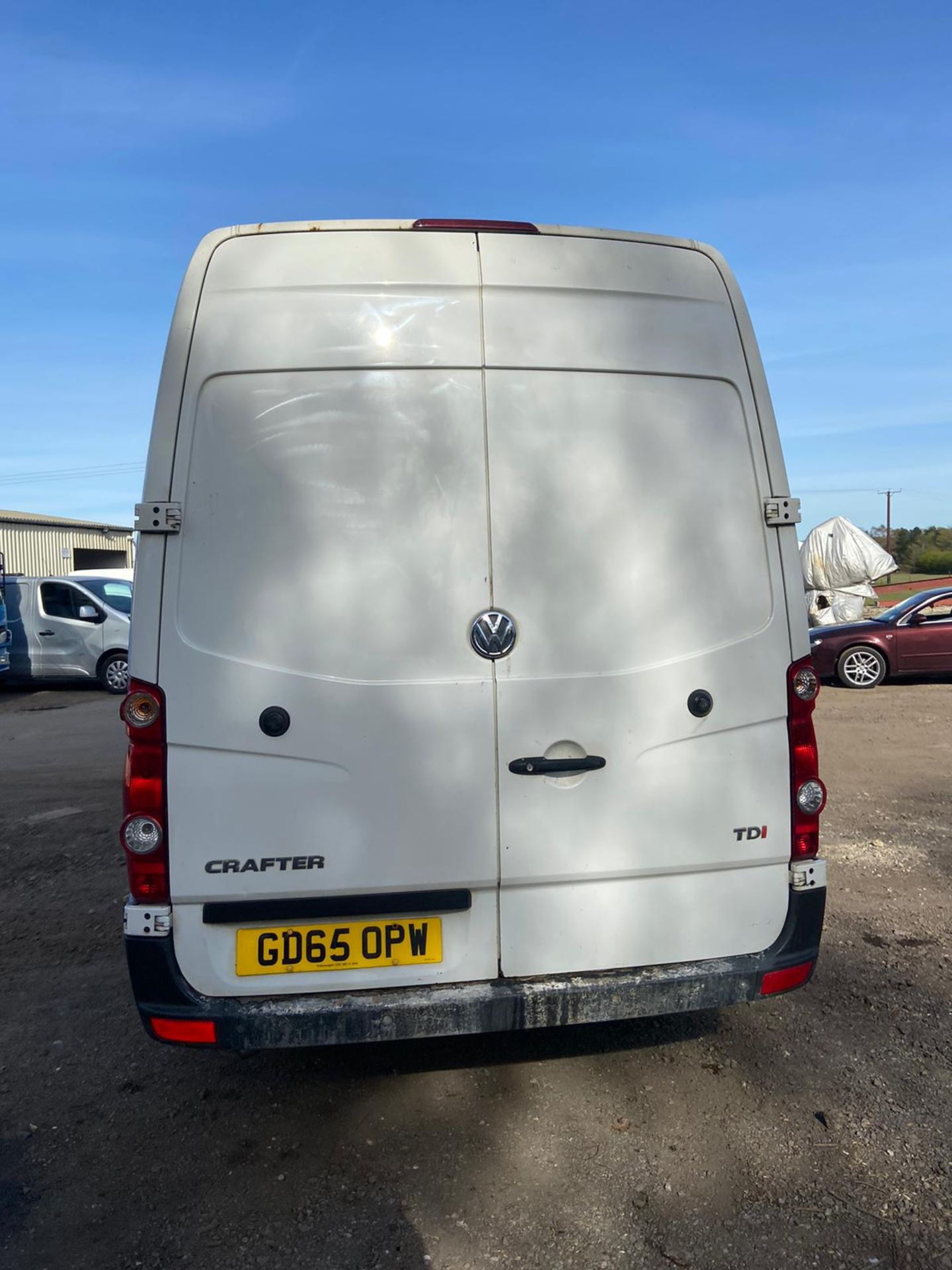 2015/65 REG VOLKSWAGEN CRAFTER CR35 TDI 2.0 DIESEL WHITE PANEL VAN, SHOWING 0 FORMER KEEPERS - Image 6 of 10