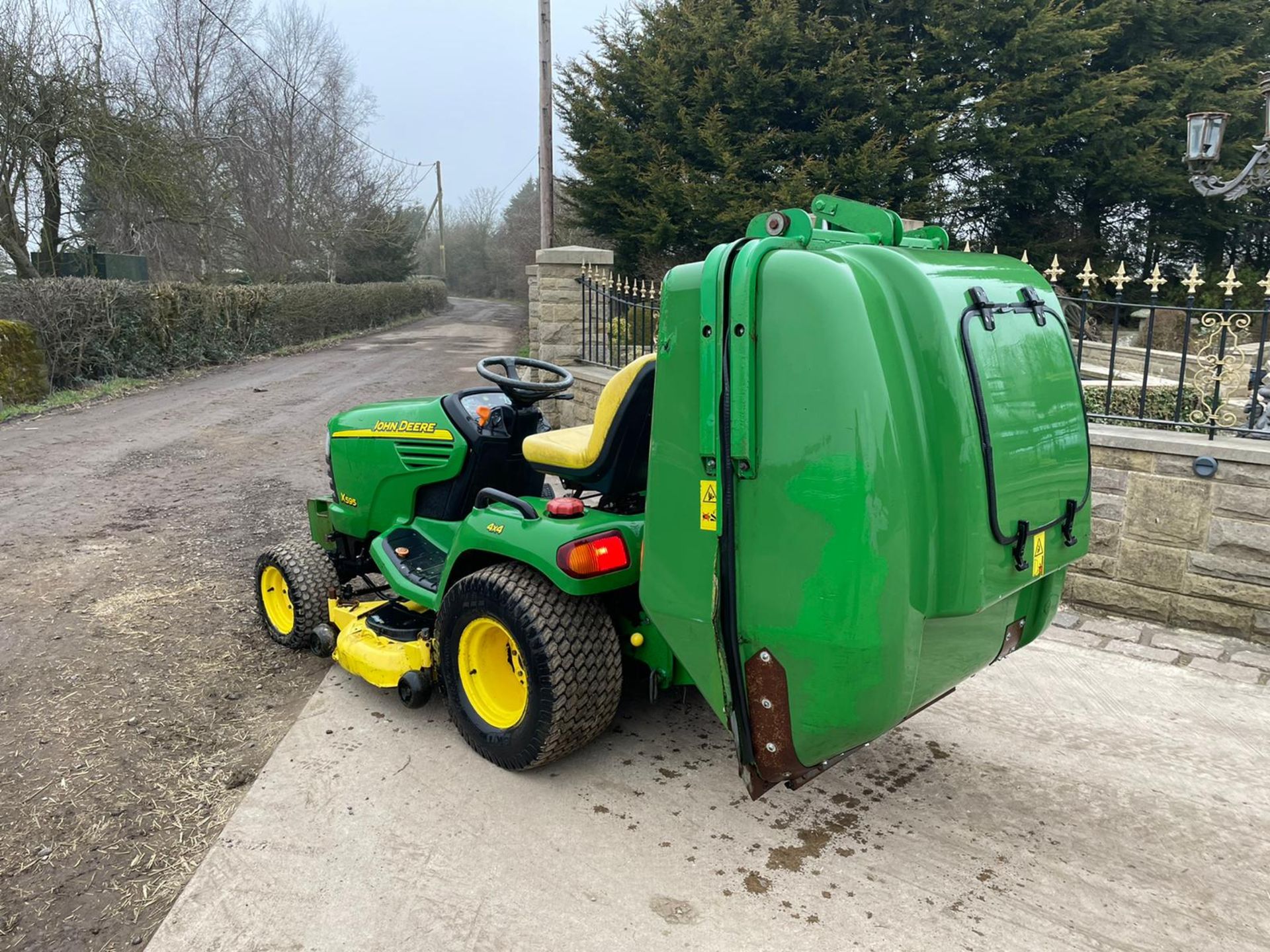 JOHN DEERE X595 4X4 RIDE ON MOWER, RUNS, DRIVES AND CUTS *PLUS VAT* - Image 7 of 15