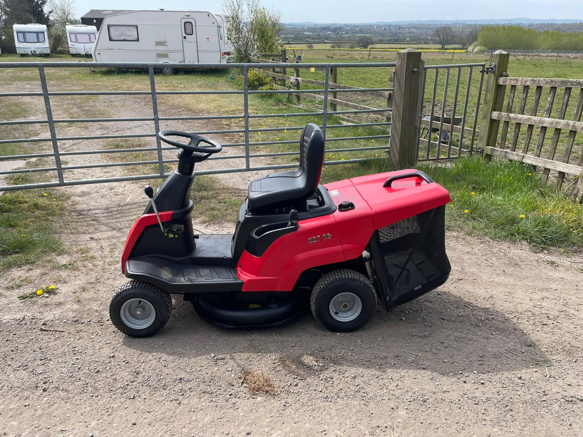 MOUNTFIELD 827M RIDE ON MOWER, RUNS DRIVES AND CUTS *NO VAT*