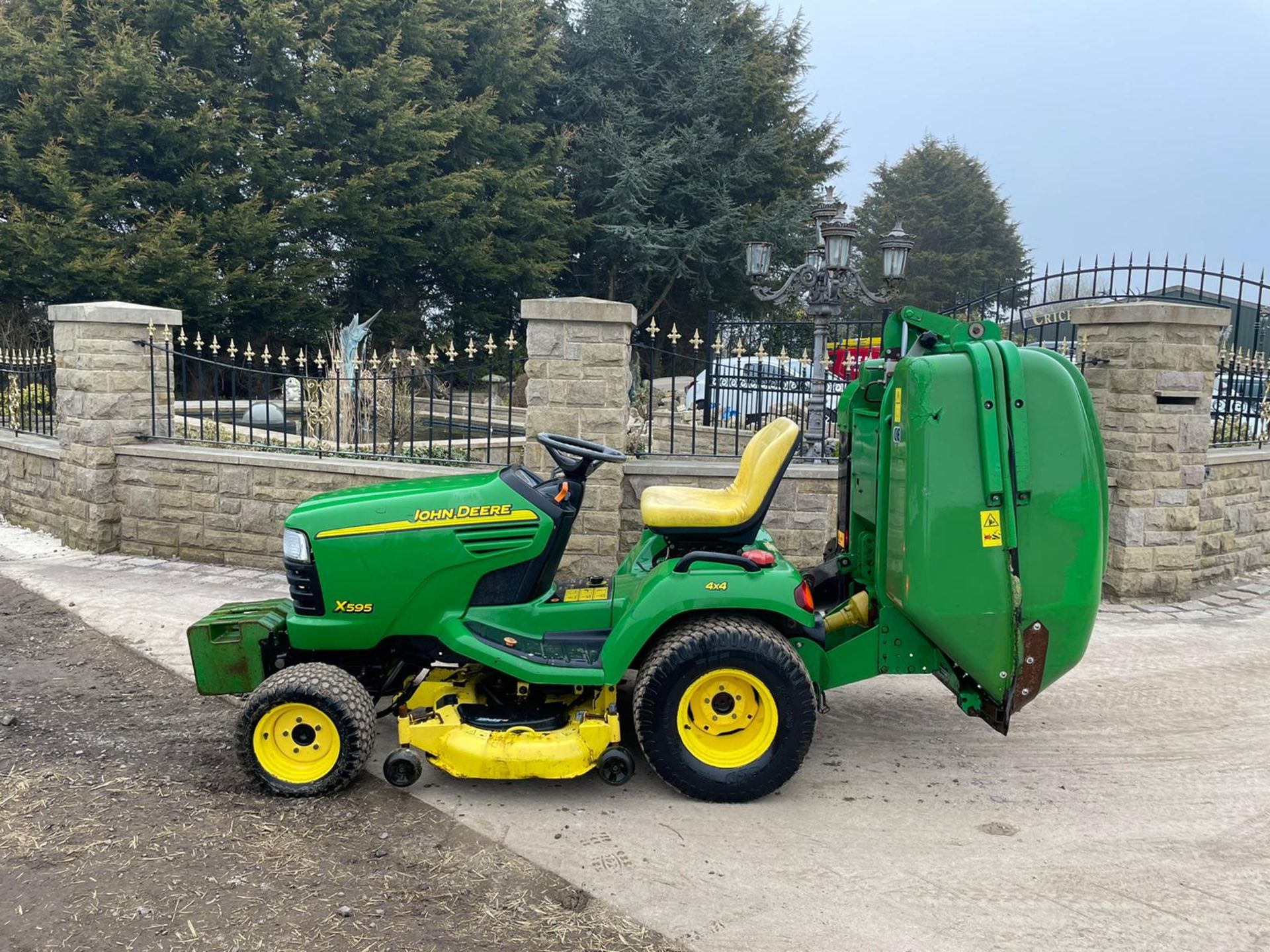 JOHN DEERE X595 4X4 RIDE ON MOWER, RUNS, DRIVES AND CUTS *PLUS VAT* - Image 5 of 15