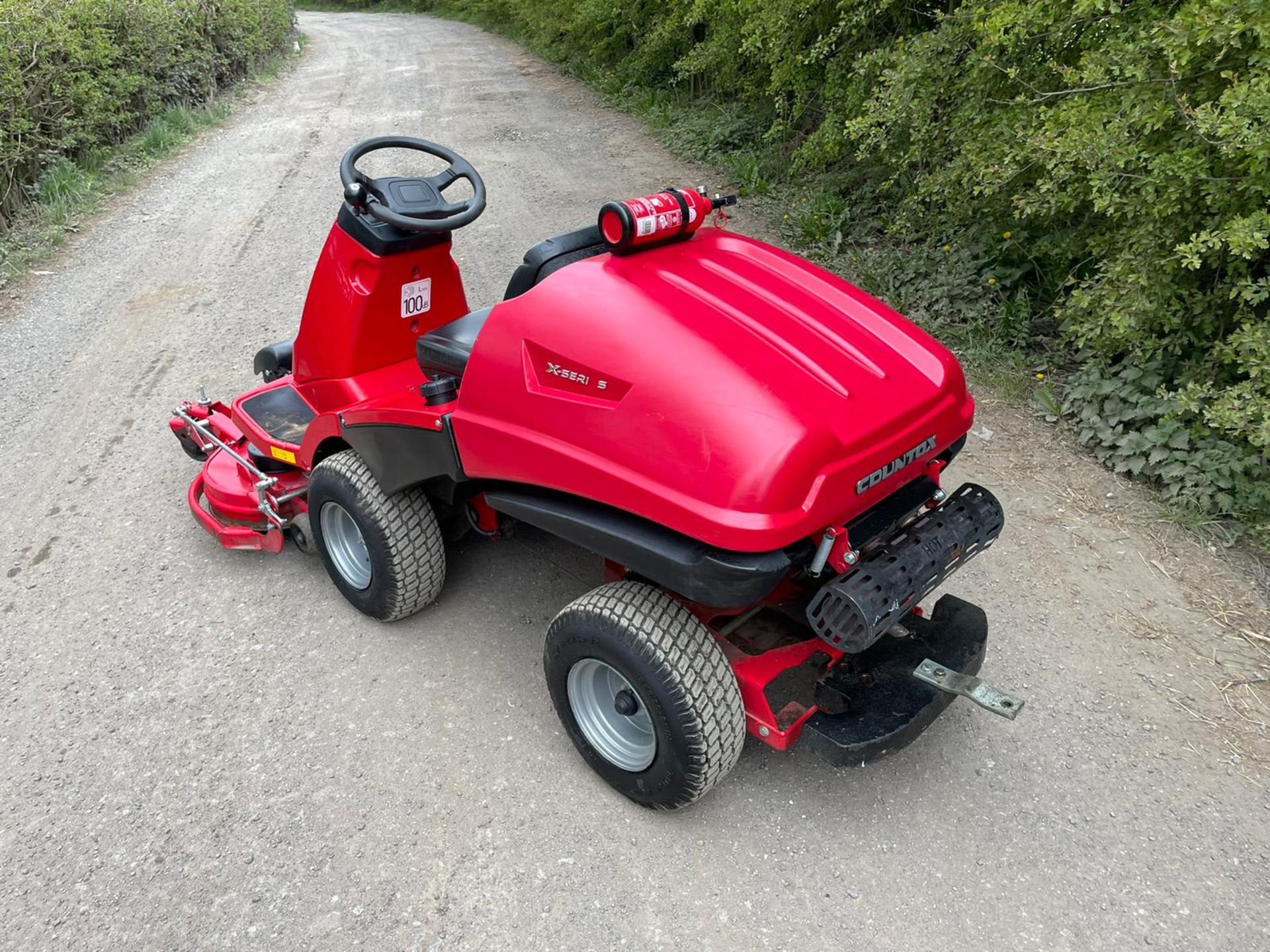 COUNTAX X15 RIDE ON MOWER, RUNS DRIVES AND CUTS, HYDROSTATIC, 3 BLADE DECK *NO VAT* - Image 7 of 7