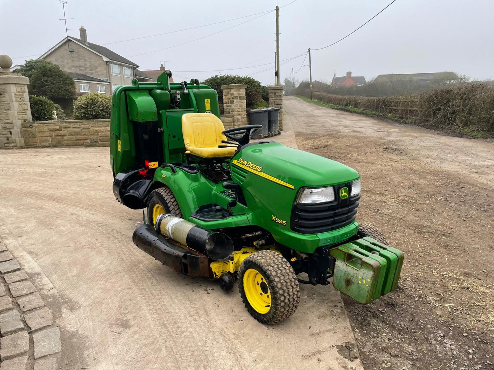 JOHN DEERE X595 4X4 RIDE ON MOWER, RUNS, DRIVES AND CUTS *PLUS VAT* - Image 2 of 15