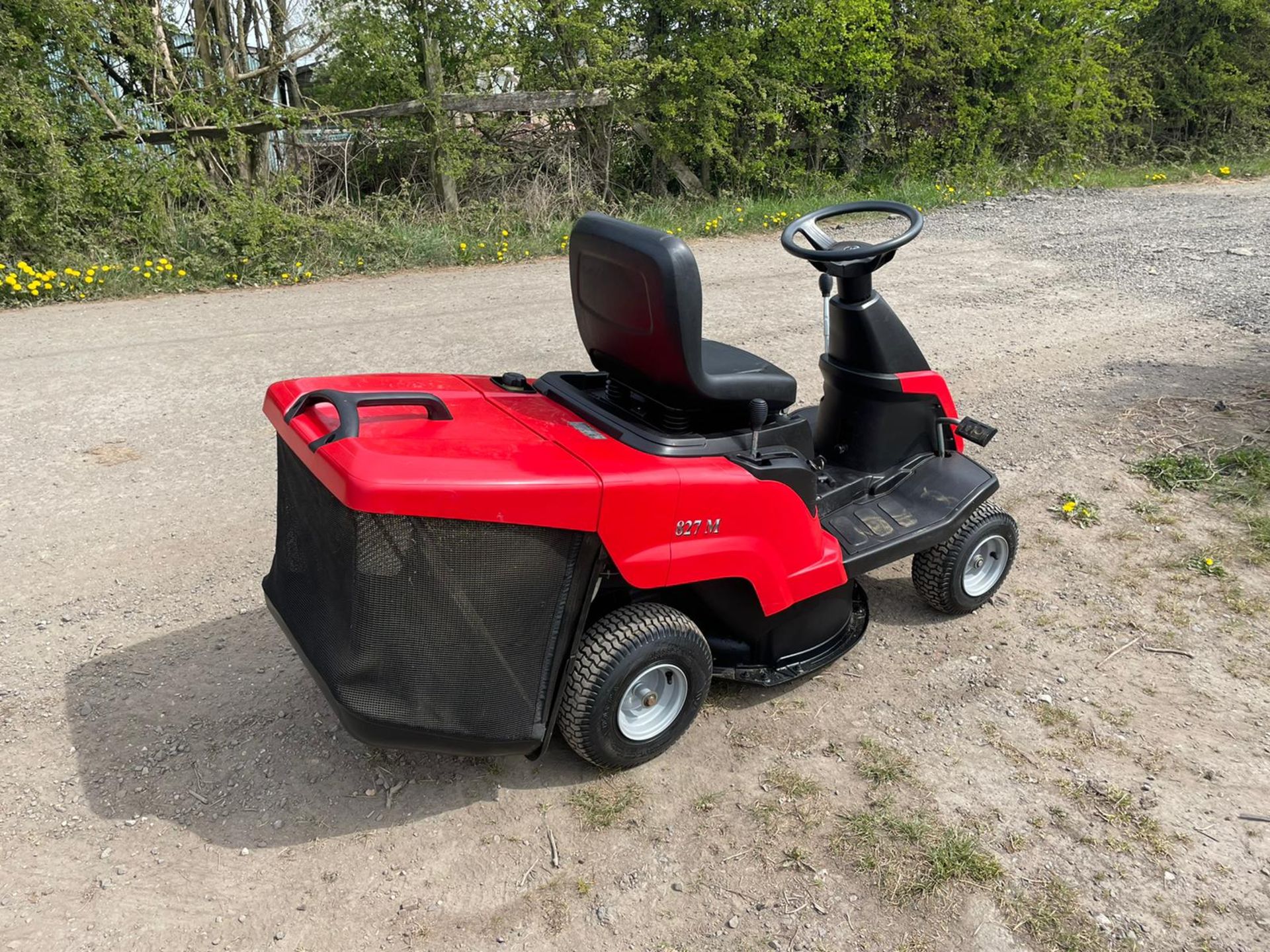 MOUNTFIELD 827M RIDE ON MOWER, RUNS DRIVES AND CUTS *NO VAT* - Image 5 of 5