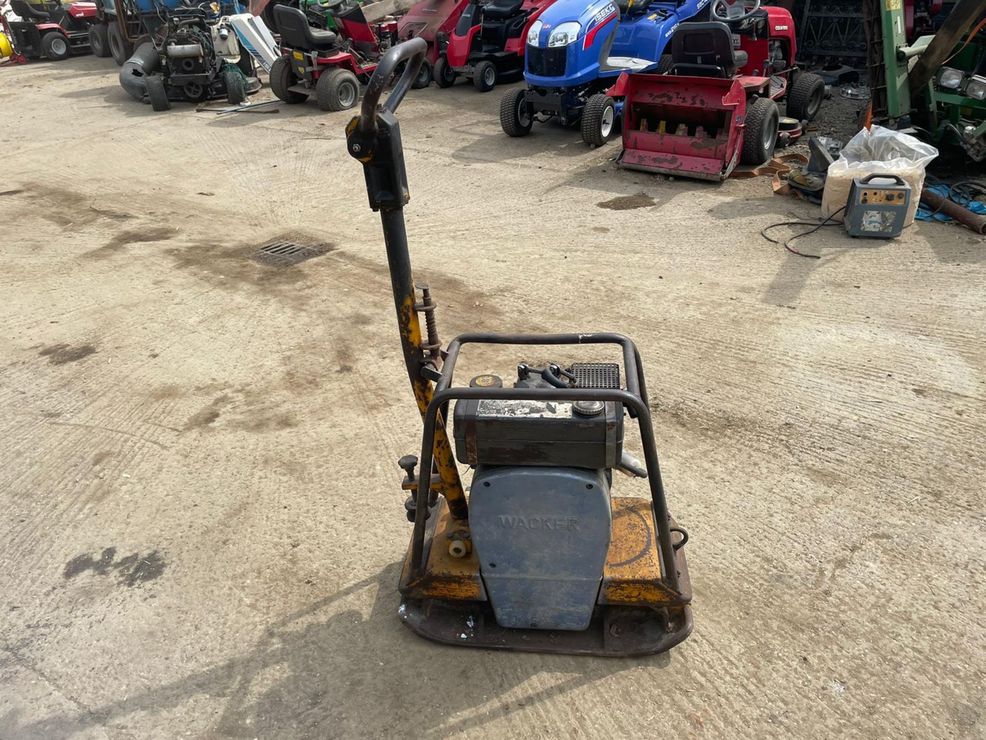 WACKER NEUSON DPU2440 DIESEL WACKER PLATE, GOOD COMPRESSION, FARYMANN DIESEL ENGINE *NO VAT* - Image 2 of 6