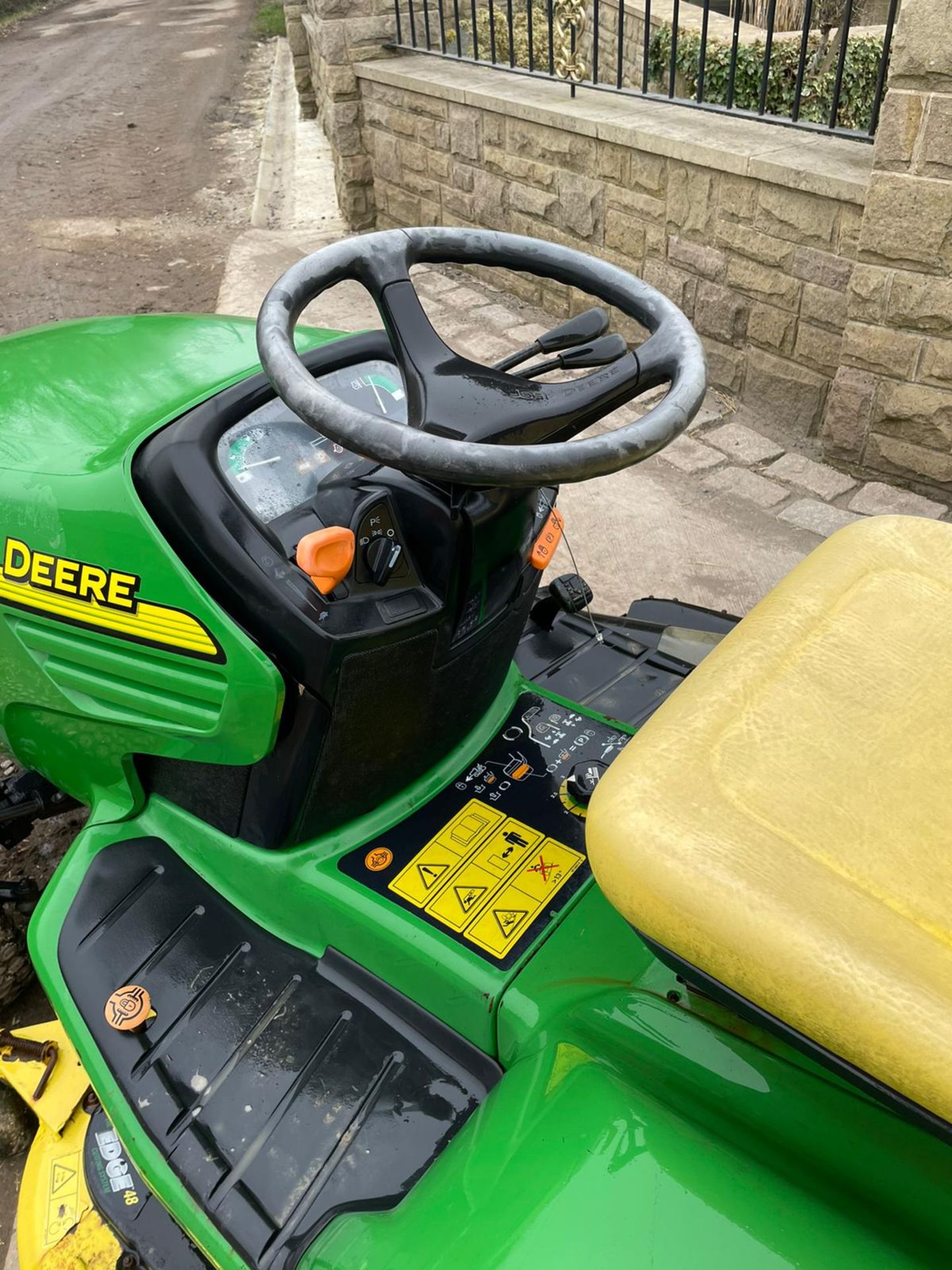 JOHN DEERE X595 4X4 RIDE ON MOWER, RUNS, DRIVES AND CUTS *PLUS VAT* - Image 14 of 15