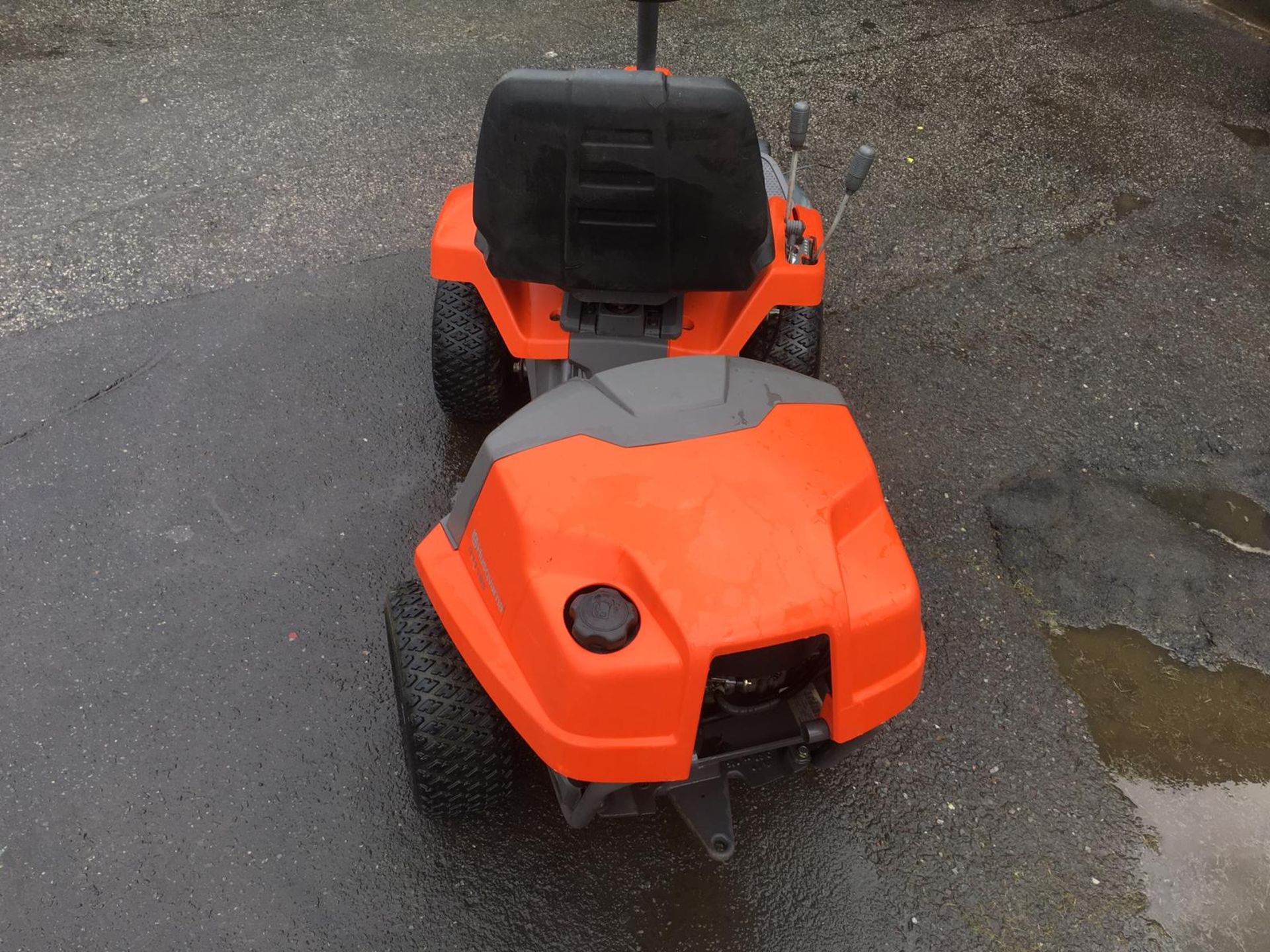 HUSQVARNA R111B5 ARTICULATED RIDE ON LAWN MOWER, YEAR 2010, WEIGHT 165 KG *NO VAT* - Image 6 of 10