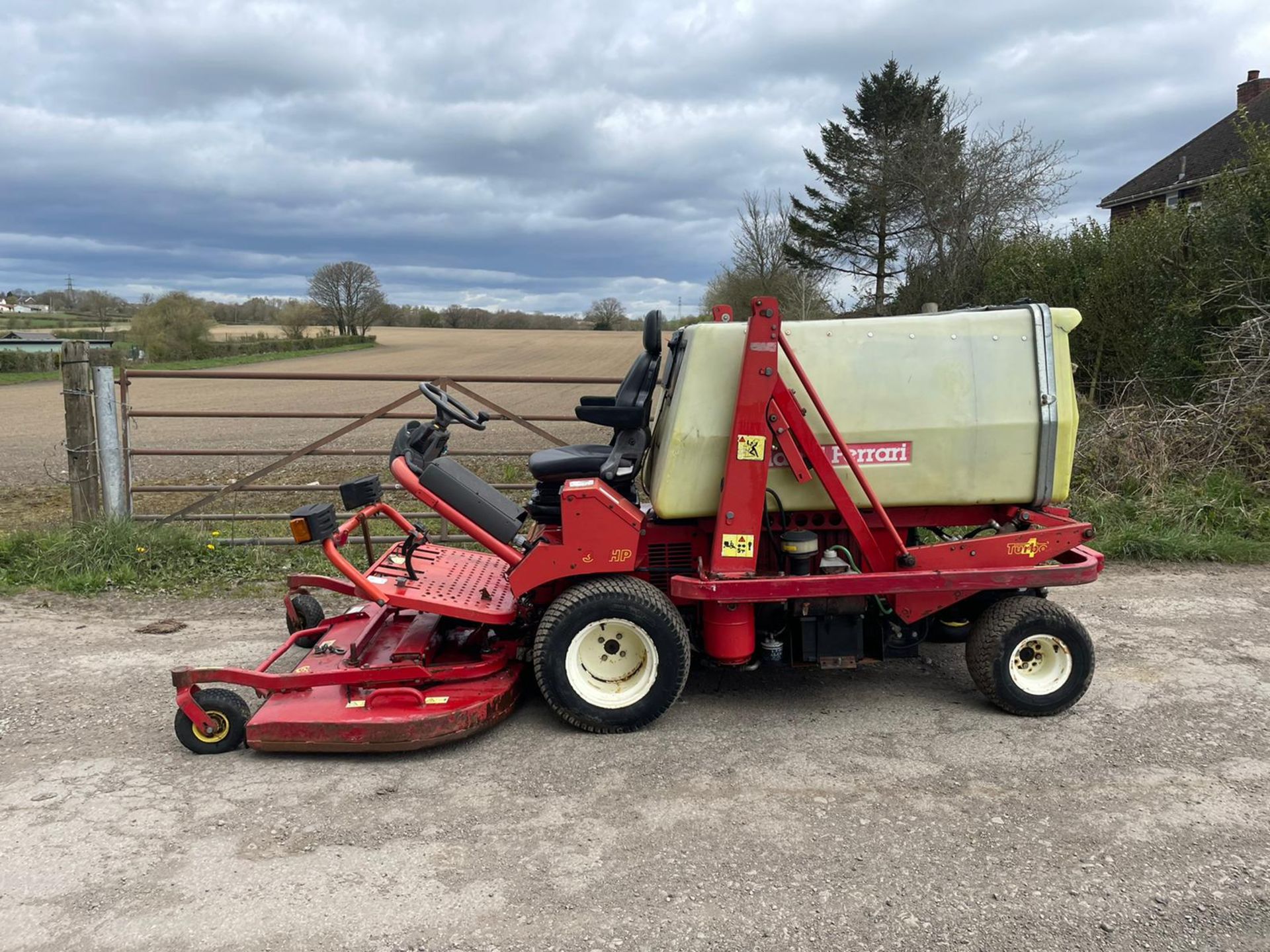 GIANNI FERRARI GF TURBO 35HP RIDE ON MOWER, RUNS DRIVES AND CUTS, A LOW 1230 HOURS *PLUS VAT*