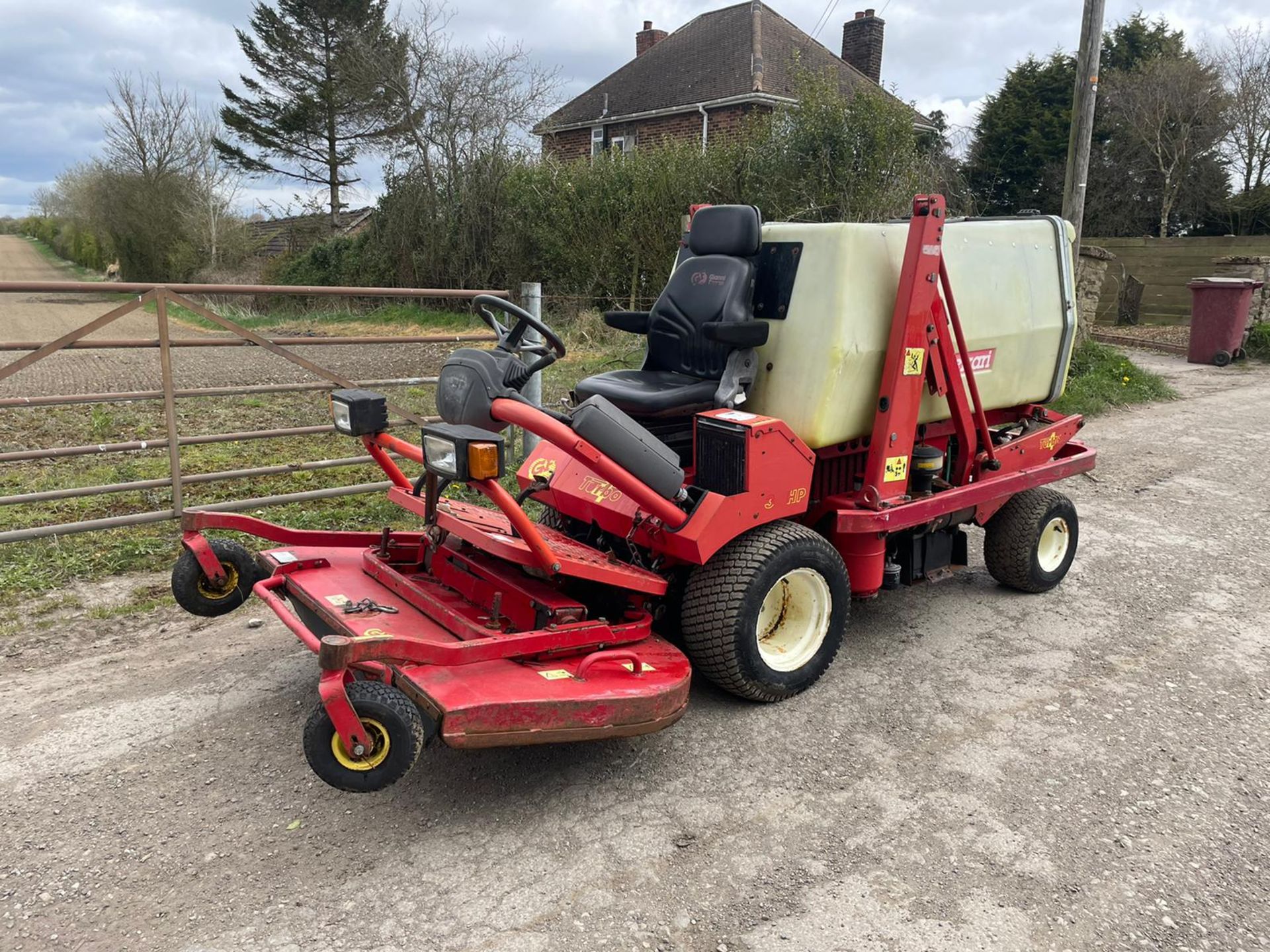 GIANNI FERRARI GF TURBO 35HP RIDE ON MOWER, RUNS DRIVES AND CUTS, A LOW 1230 HOURS *PLUS VAT* - Image 3 of 14