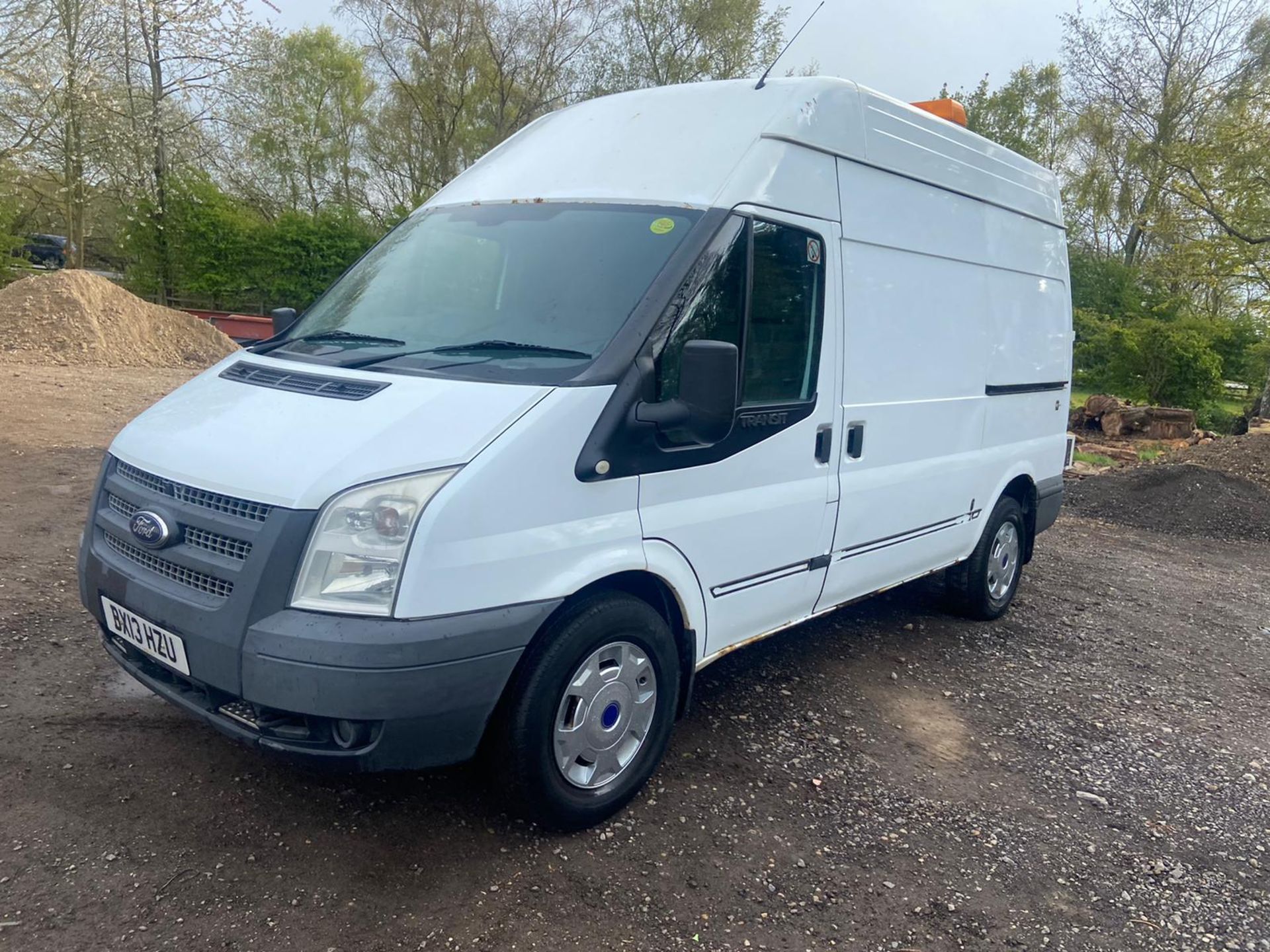 2013/13 REG FORD TRANSIT 100 T350 RWD 2.2 DIESEL WHITE PANEL VAN, SHOWING 0 FORMER KEEPERS *PLUS VAT - Image 3 of 8