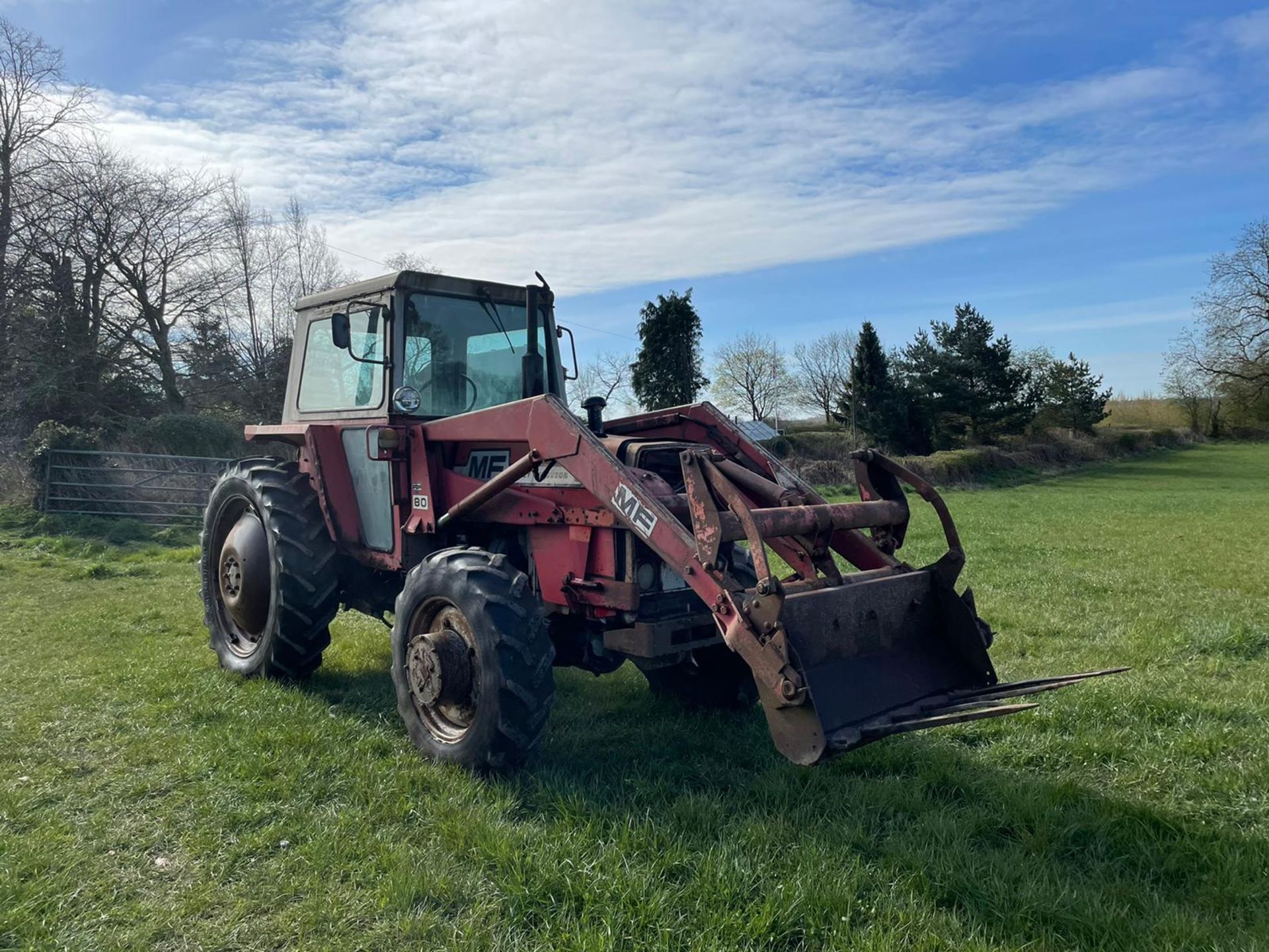 1999 MASSEY FERGUSON MG590 TRACTOR WITH LOADER, RUNS DRIVES AND LIFTS, CABBED *PLUS VAT* - Image 4 of 9