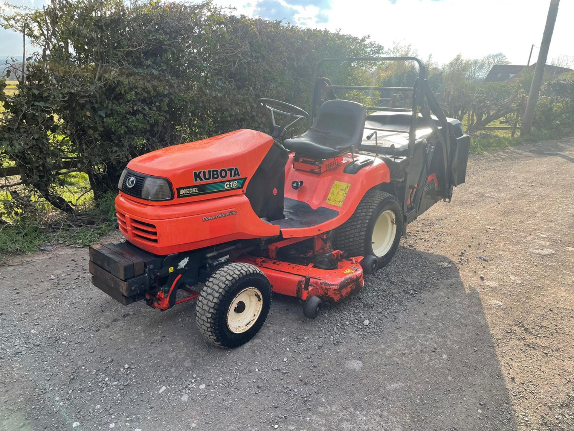 Kubota G18 Ride On Mower, Runs Drives And Cuts, High Tip Collector, Hydrostatic *NO VAT*