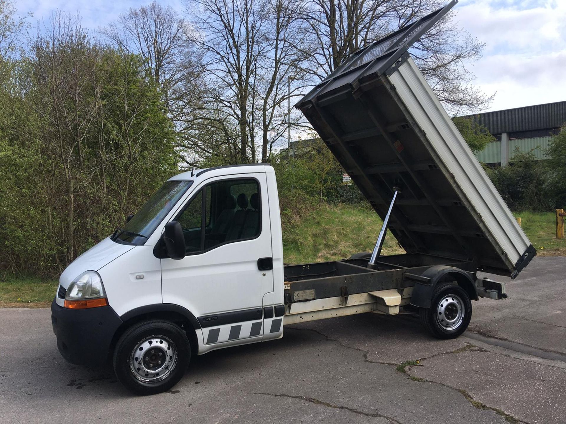 2010 RENAULT MASTER ML35 DCI 100 WHITE TIPPER, 69124 MILES, DIESEL ENGINE, TOWBAR *NO VAT*