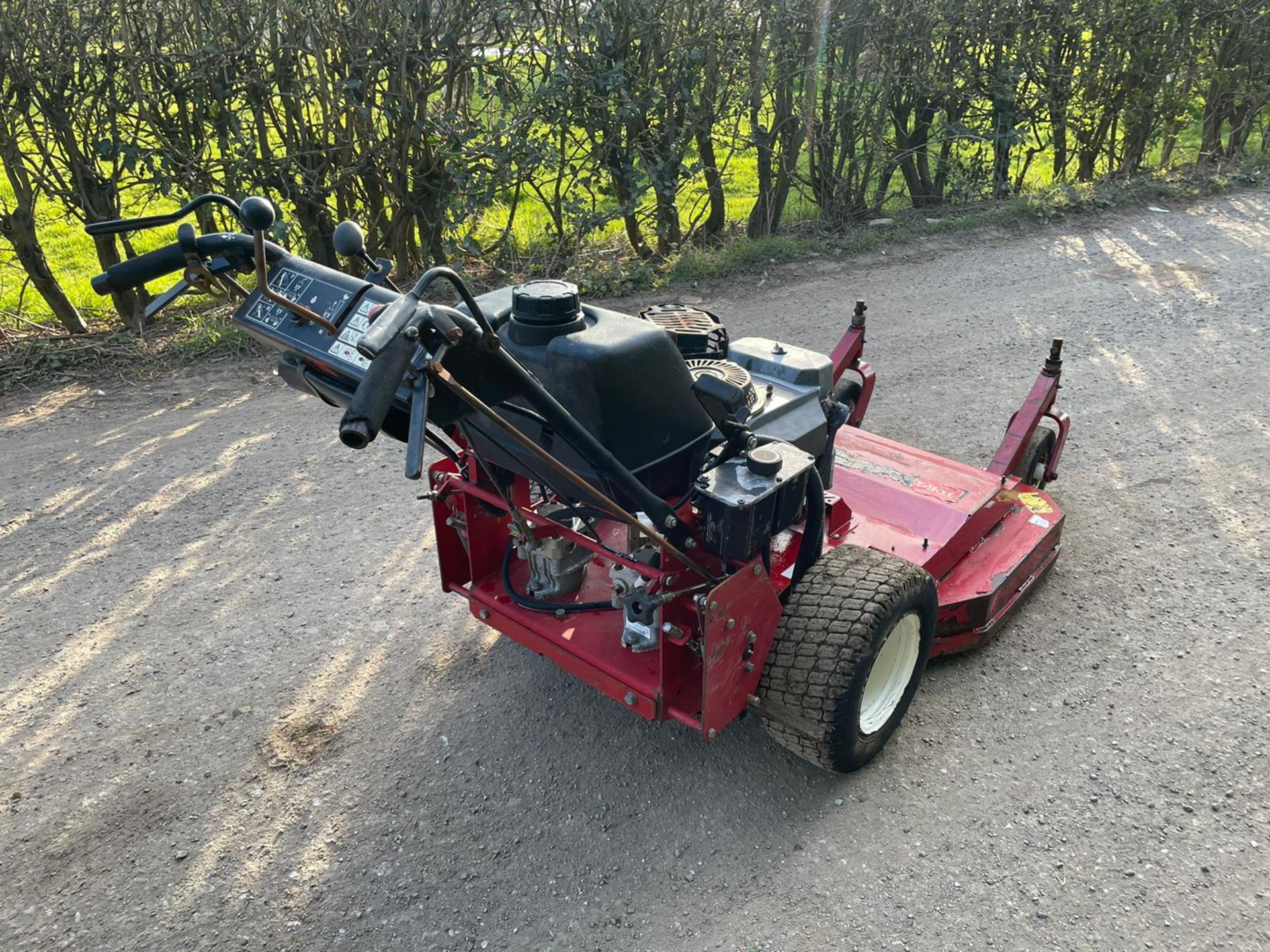 Toro Mid-Size 36RD Pedestrian Mower, Runs Drives And Cuts, 36” Deck, Kawasaki Petrol Engine NO VAT - Image 5 of 6