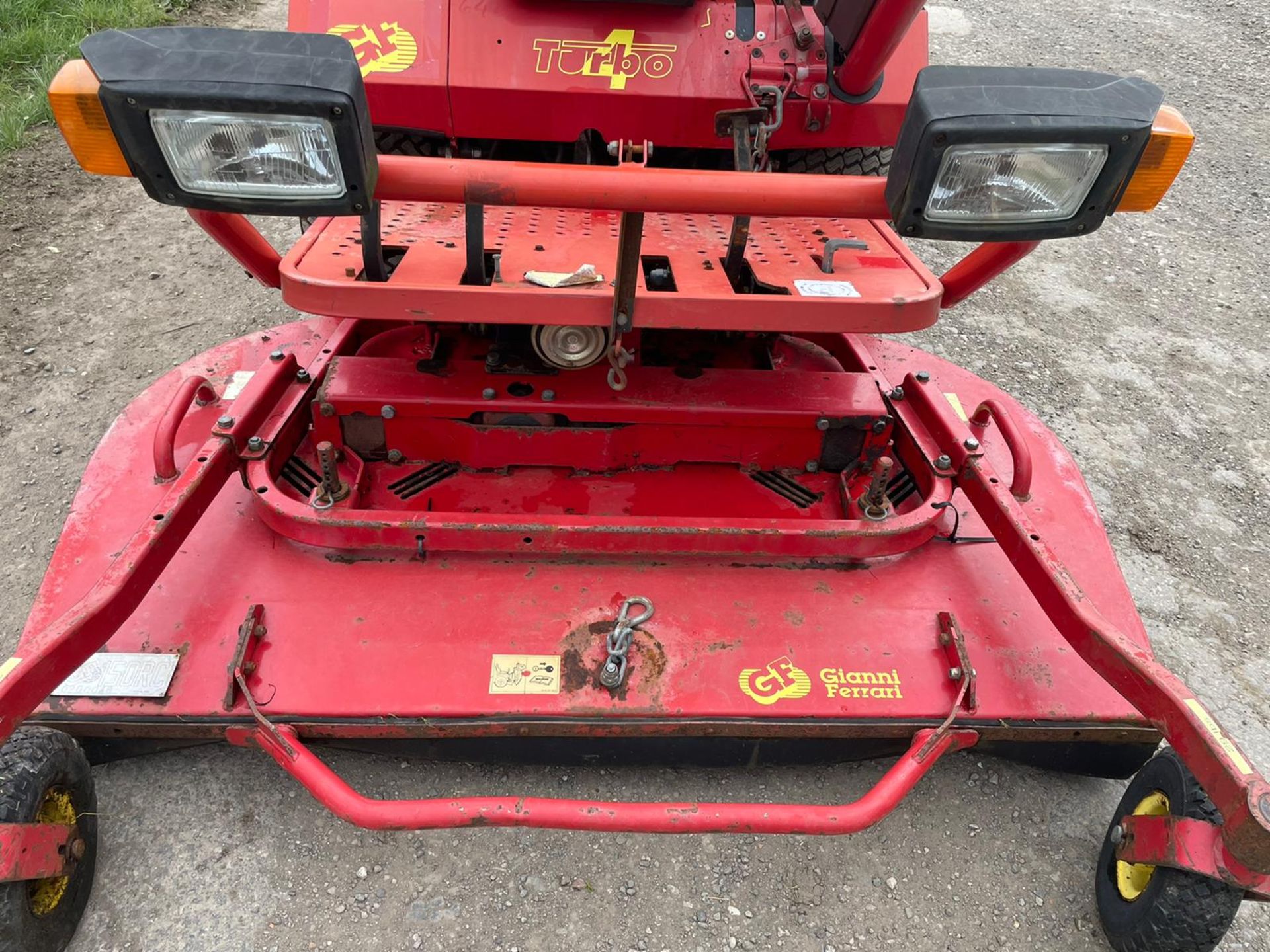 GIANNI FERRARI GF TURBO 35HP RIDE ON MOWER, RUNS DRIVES AND CUTS, A LOW 1230 HOURS *PLUS VAT* - Image 11 of 14